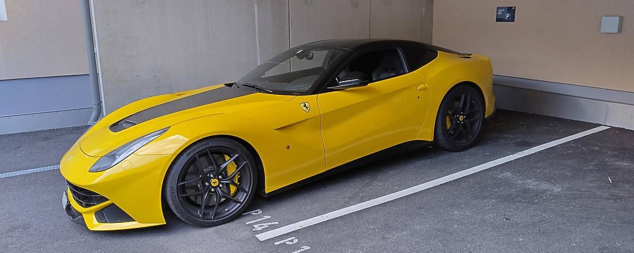 203 statt 100 km/h. Ein Schweizer raste mit seinem Ferrari auf der A13.