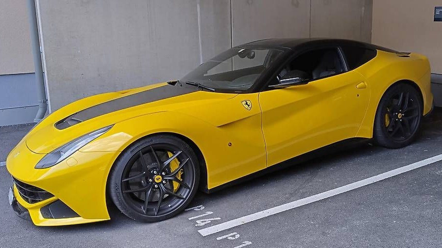 203 statt 100 km/h. Ein Schweizer raste mit seinem Ferrari auf der A13.