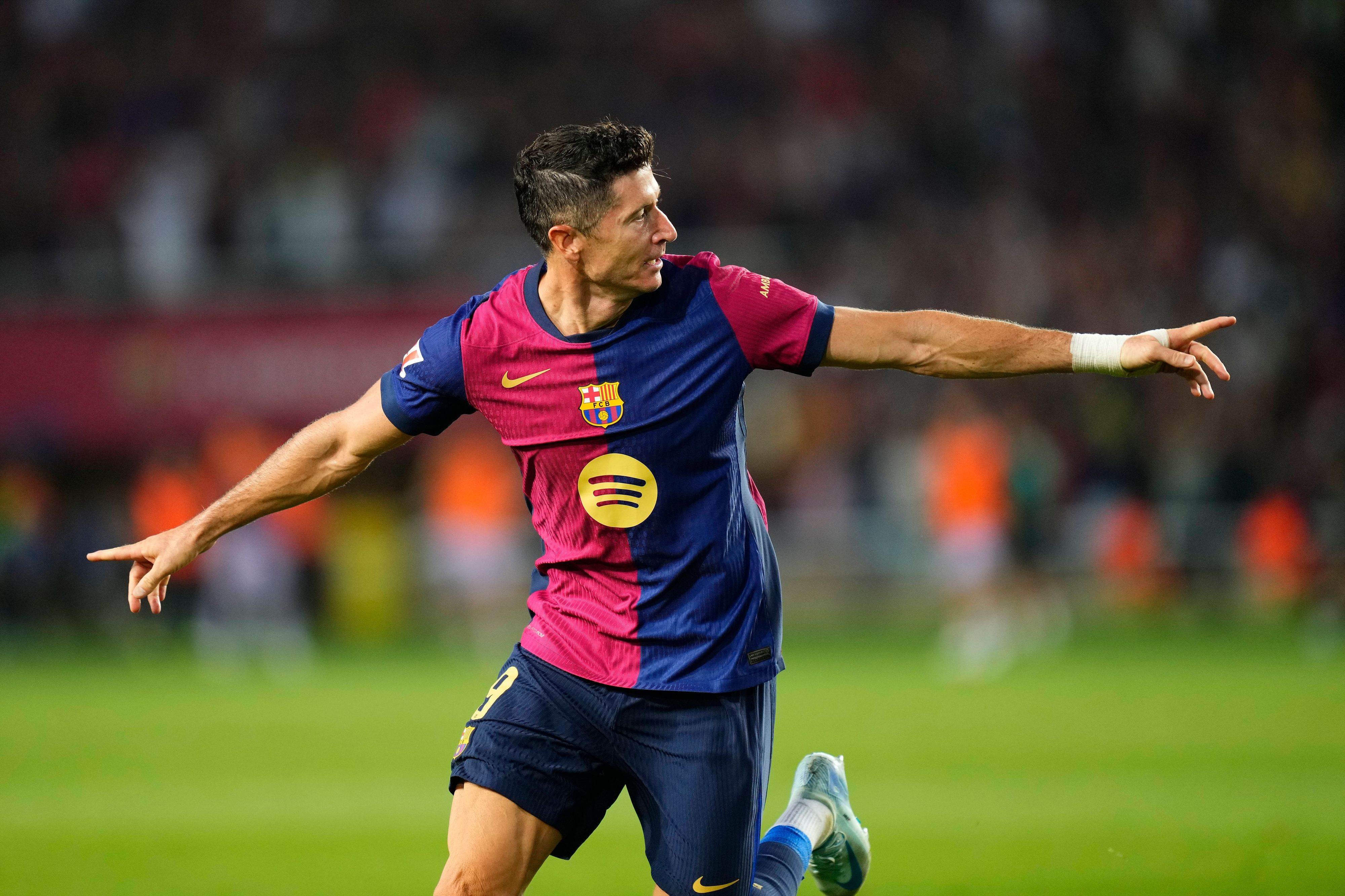 Robert Lewandowski rettet Barca im ersten La-Liga-Heimspiel.