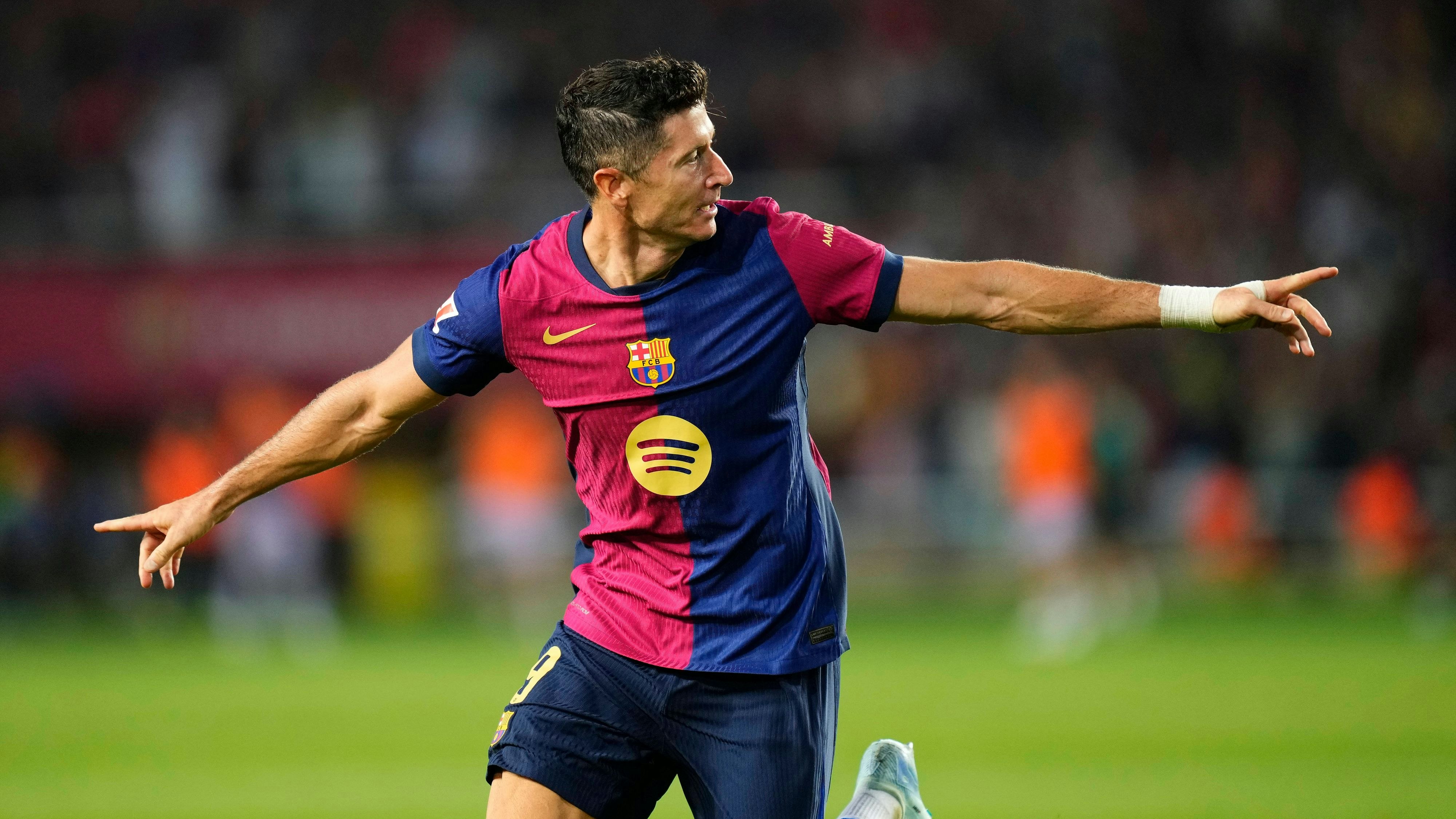 Robert Lewandowski rettet Barca im ersten La-Liga-Heimspiel.