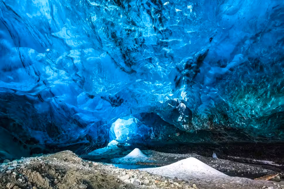 Am Sonntag ist in Island eine Eishöhle eingestürzt, als eine Gruppe Touristen diese besuchte.