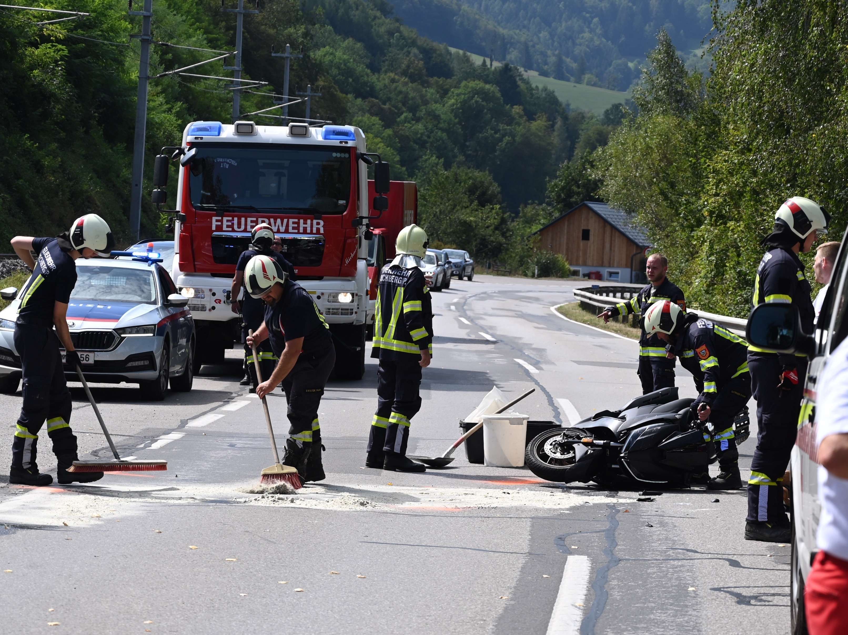 Bei Kirchdorf an der Pielach kam es zu einem Zusammenstoß zwischen einem Pkw und einem Moped