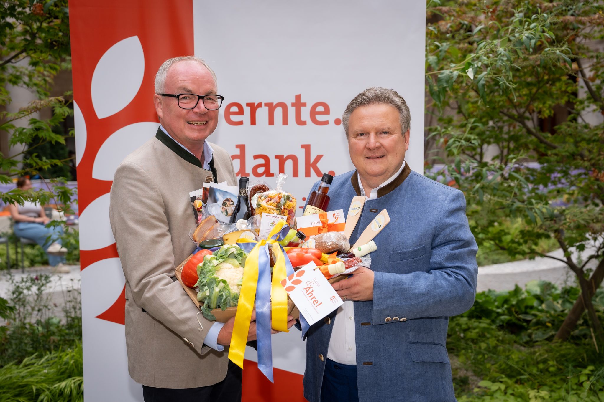 Landeshauptmann-Stellvertreter von Niederösterreich, Stephan Pernkopf und Bürgermeister Michael Ludwig (v.l.) laden zum Erntedankfest.