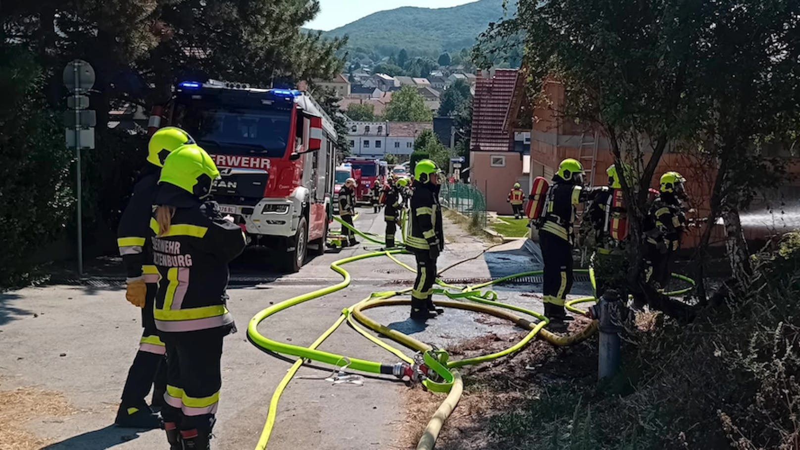 Großeinsatz in NÖ: Scheune stand in Vollbrand