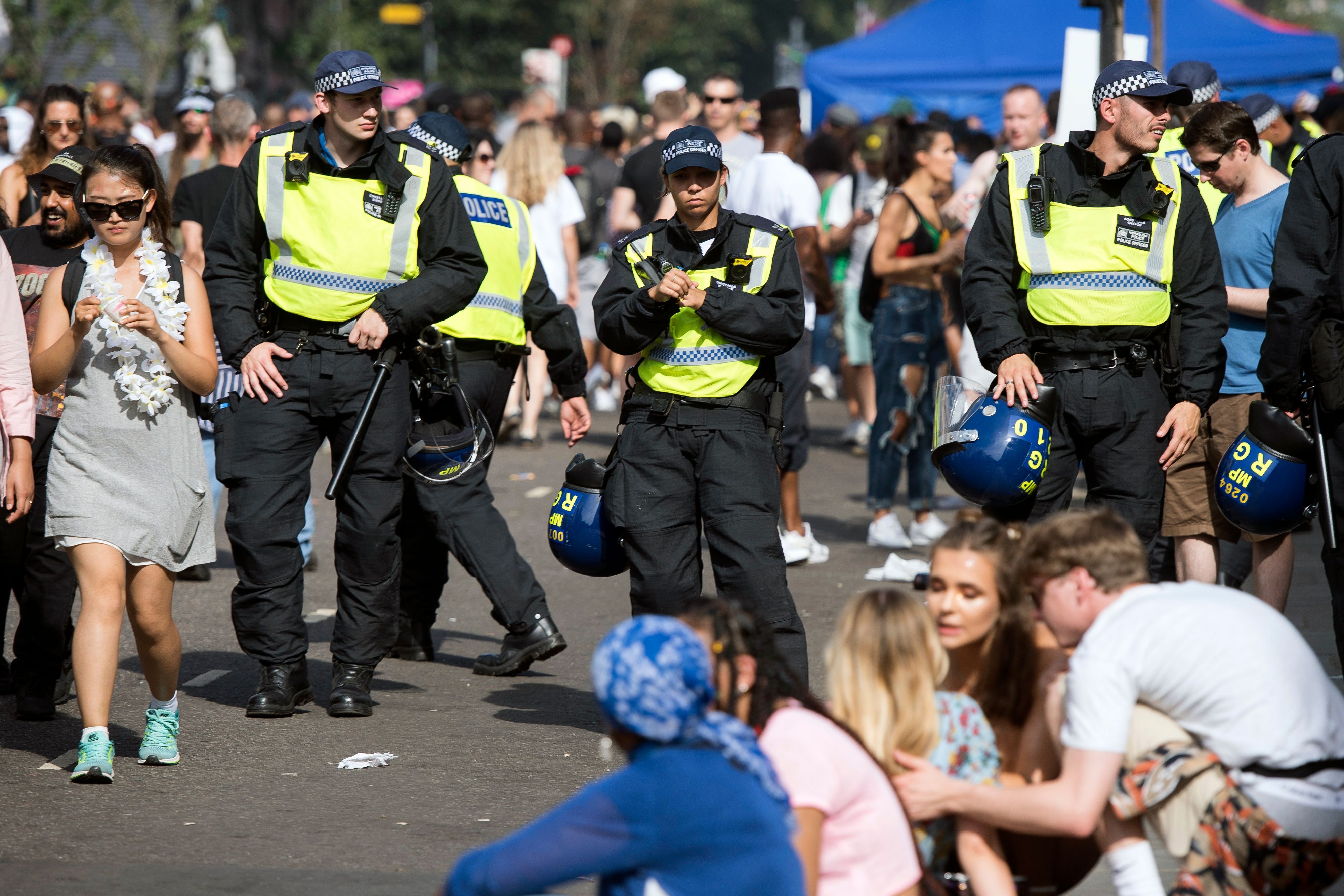 7.000 Polizisten waren zum Schutz des größten Straßenfestes Europas abkommandiert.