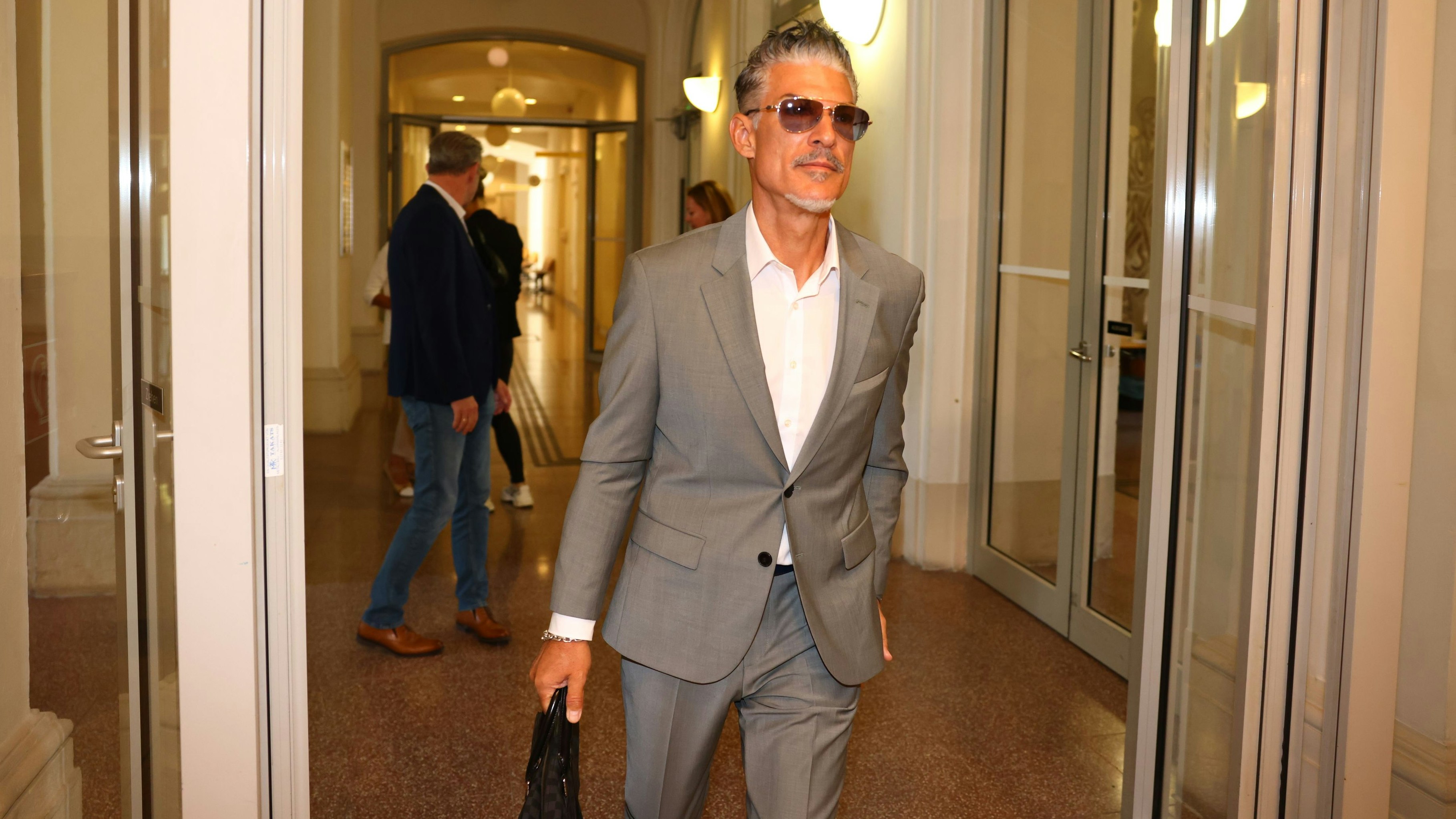 Dem deutschen Reality-TV-Star wird unter anderem vorgeworfen, private Einkäufe mit Firmengeld bezahlt zu haben. 