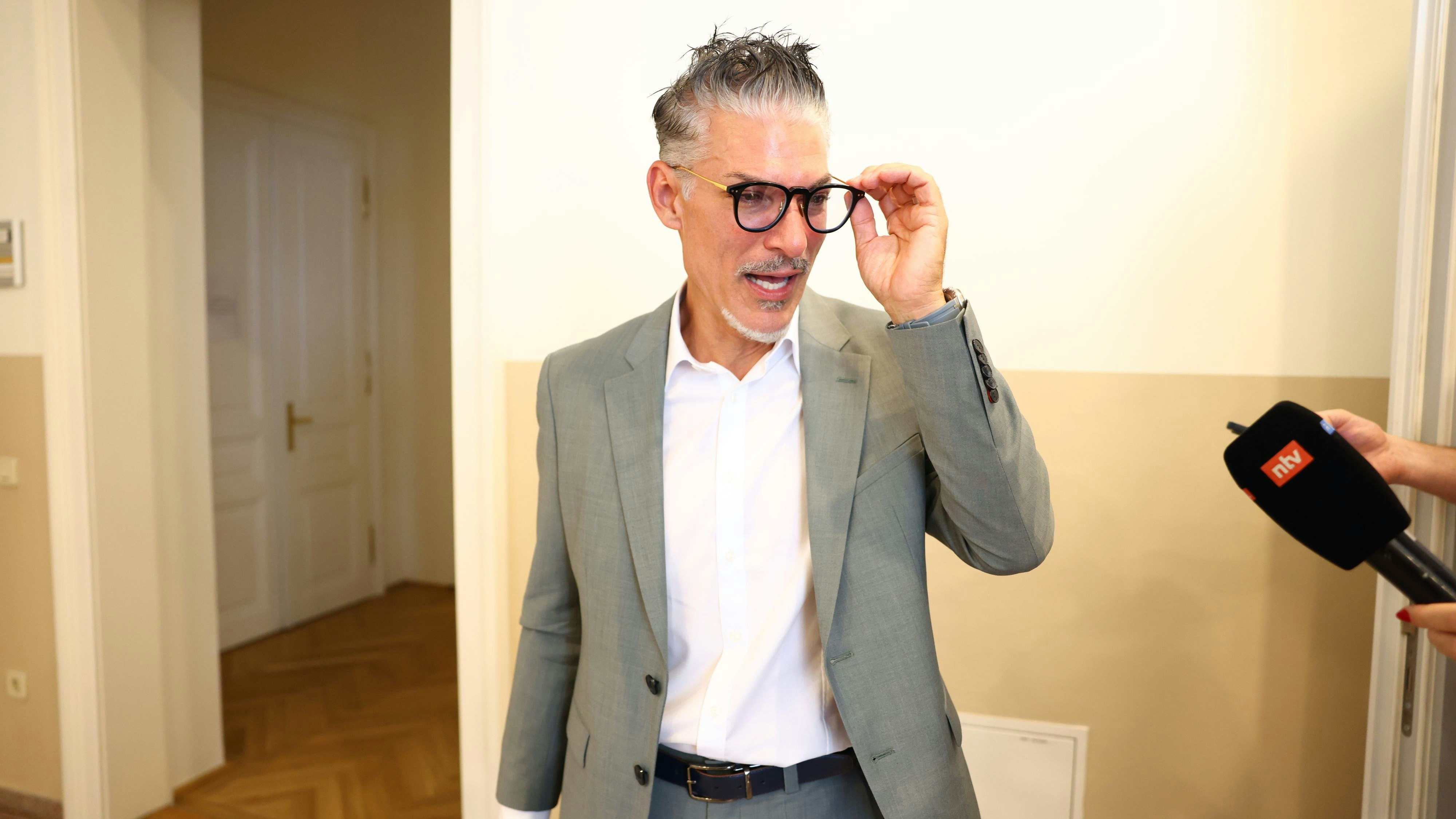 Heute.at - Prozess statt Dschungelcamp – Currywurstmann will Geld