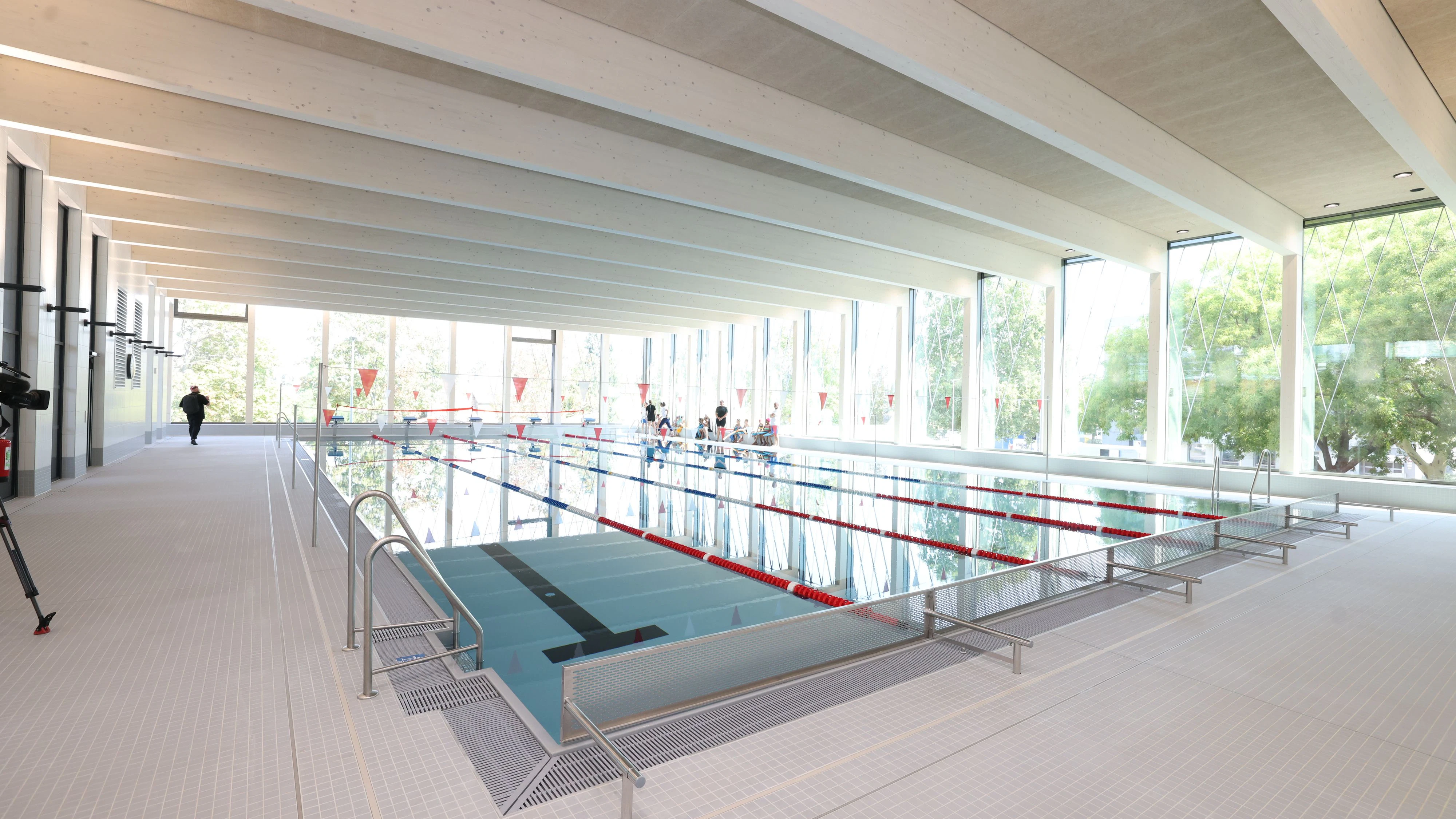Im Sommer wird die Schwimmhalle nur als zusätzliche Wasserfläche angeboten.