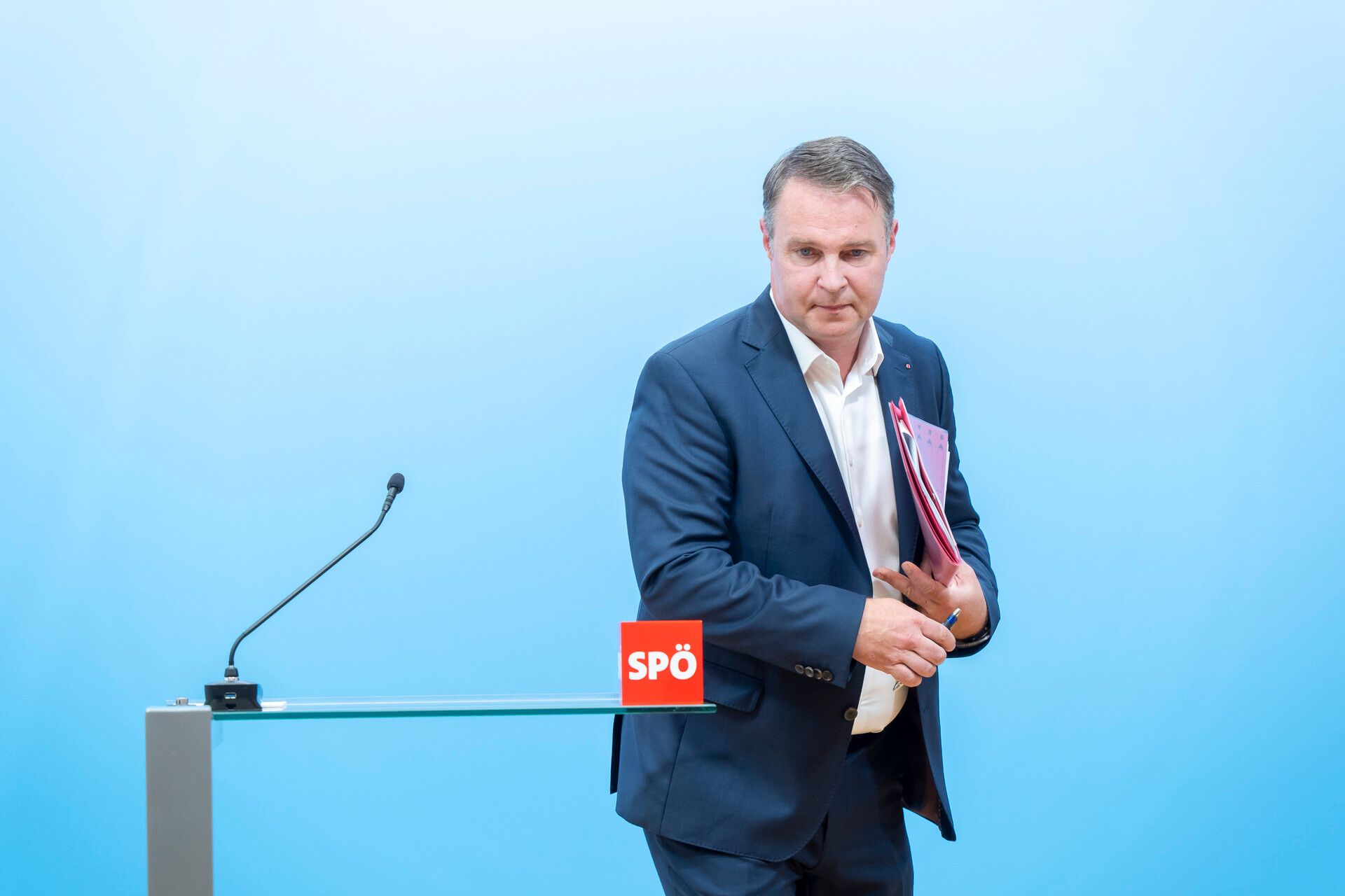 SPÖ-Chef Andreas Babler wittert wieder eine Chance auf eine Regierungsbeteiligung. Jetzt meldet sich ein OÖ-Genosse zu Wort.