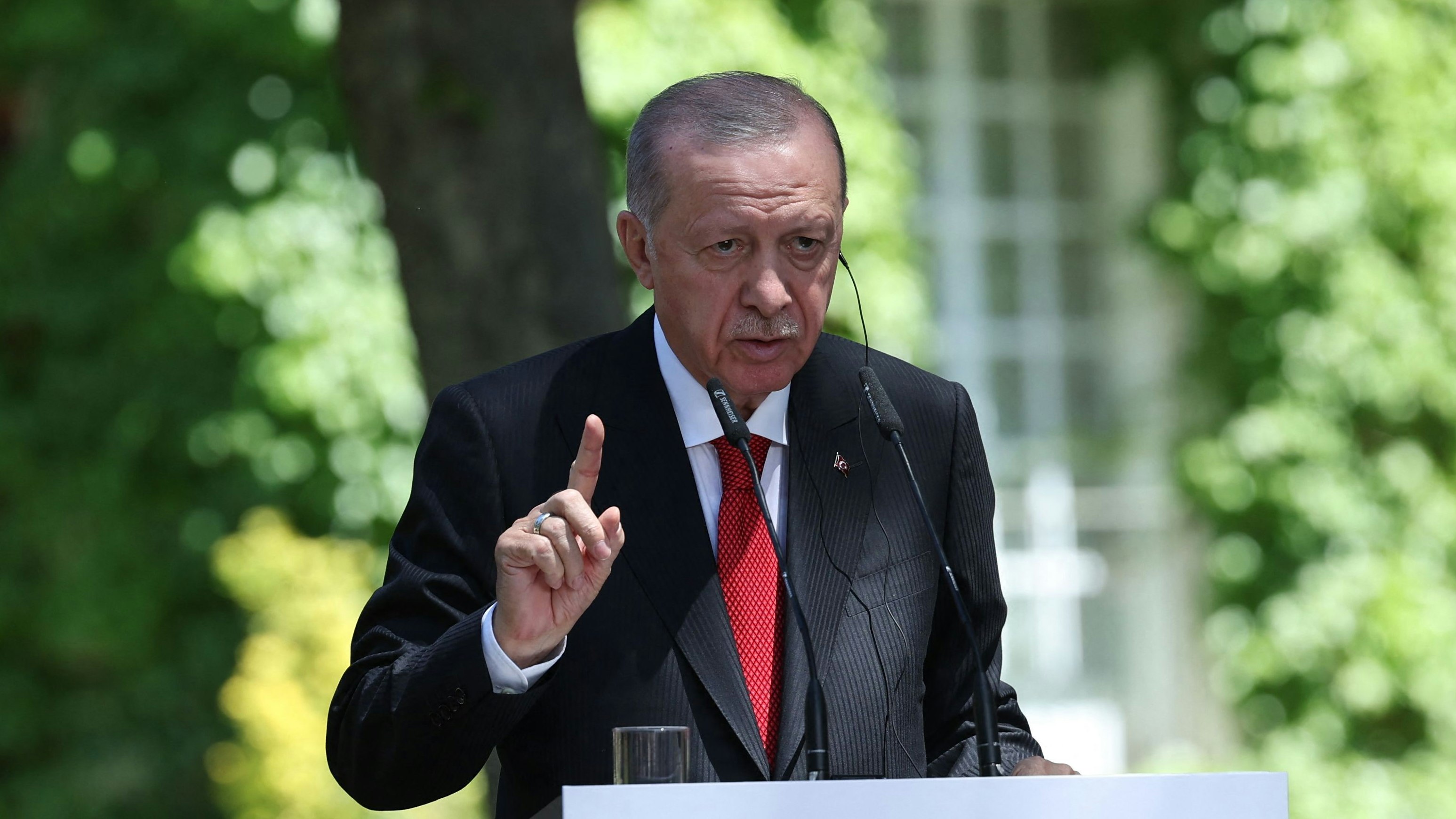 Download von www.picturedesk.com am 26.08.2024 (16:16).  Turkish President Recep Tayyip Erdogan holds a joint press conference with Spain's prime minister at La Moncloa Palace in Madrid on June 13, 2024. Turkish President Recep Tayyip Erdogan today hailed Prime Minister Pedro Sanchez for his stance on the Gaza war which has seen the Spanish leader emerging as an outspoken critic of Israel. (Photo by Pierre-Philippe MARCOU / AFP) - 20240613_PD6580 - Rechteinfo: Rights Managed (RM) Nur für redaktionelle Nutzung! Werbliche Nutzung erfordert Freigabe: bitte schicken Sie uns eine Anfrage.