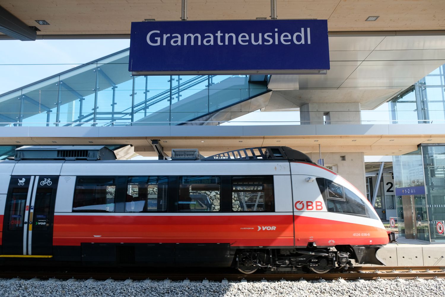 Am Bahnhof Gramatneusiedl kam es zum Überfall auf eine Passagierin