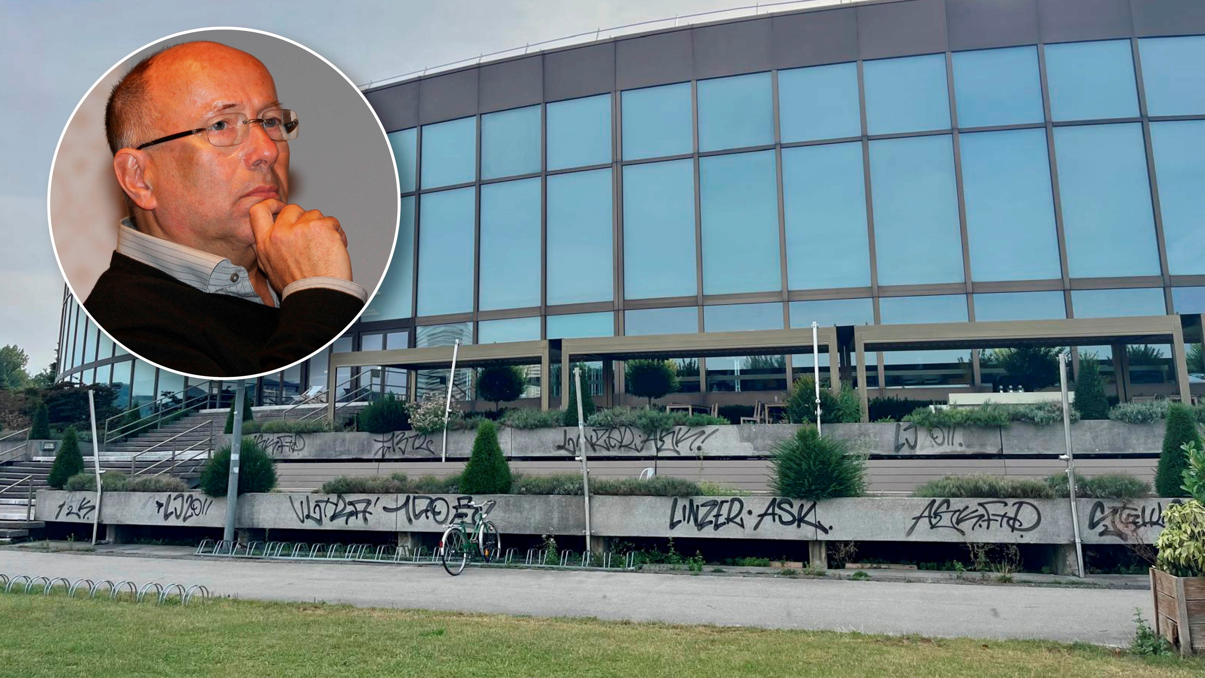 Wolfgang Winkler (79) macht sich Sorgen um seine frühere Wirkungsstätte, das Linzer Brucknerhaus.