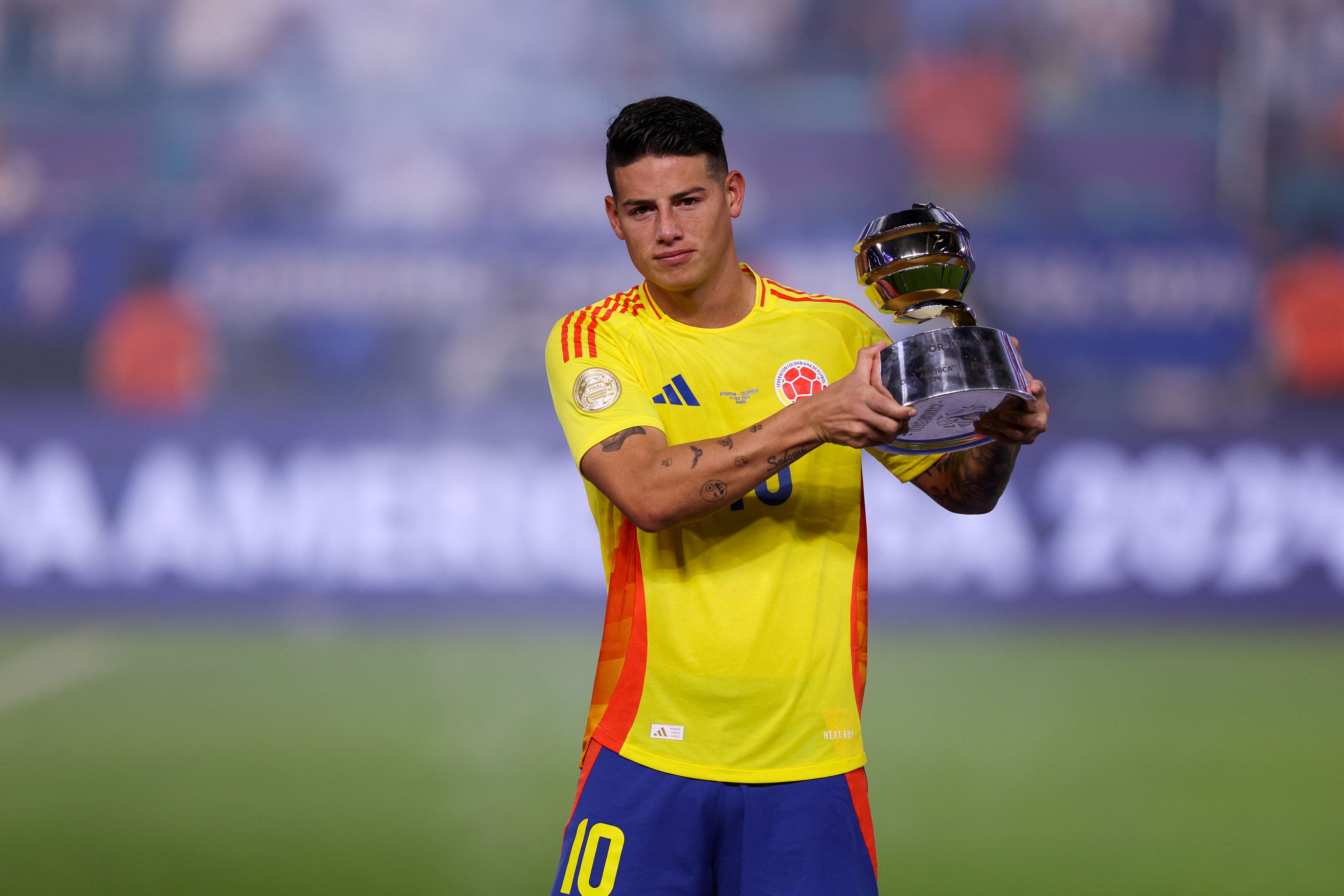 James Rodriguez mit dem Award zum besten Copa-Spieler. Das Finale verlor er mit Kolumbien gegen Argentinien.