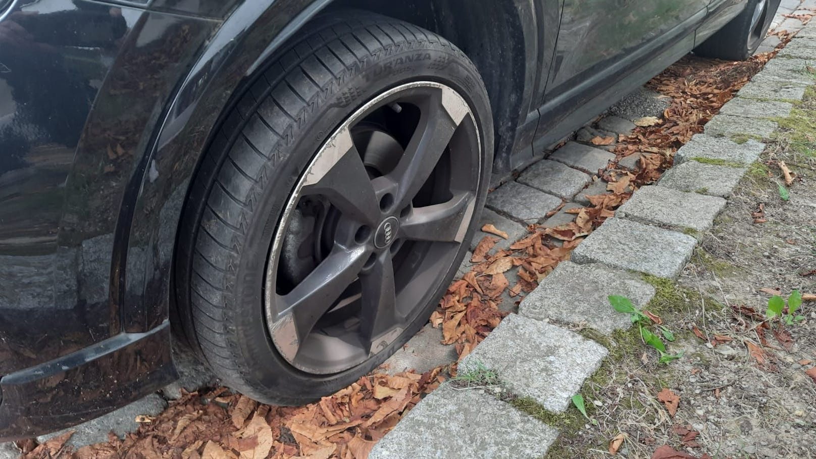 Klar ist hingegen: Die Sabotage an dutzenden geparkten Fahrzeugen mutiert zur Gefahr für Leib und Leben unzähliger Verkehrsteilnehmer.