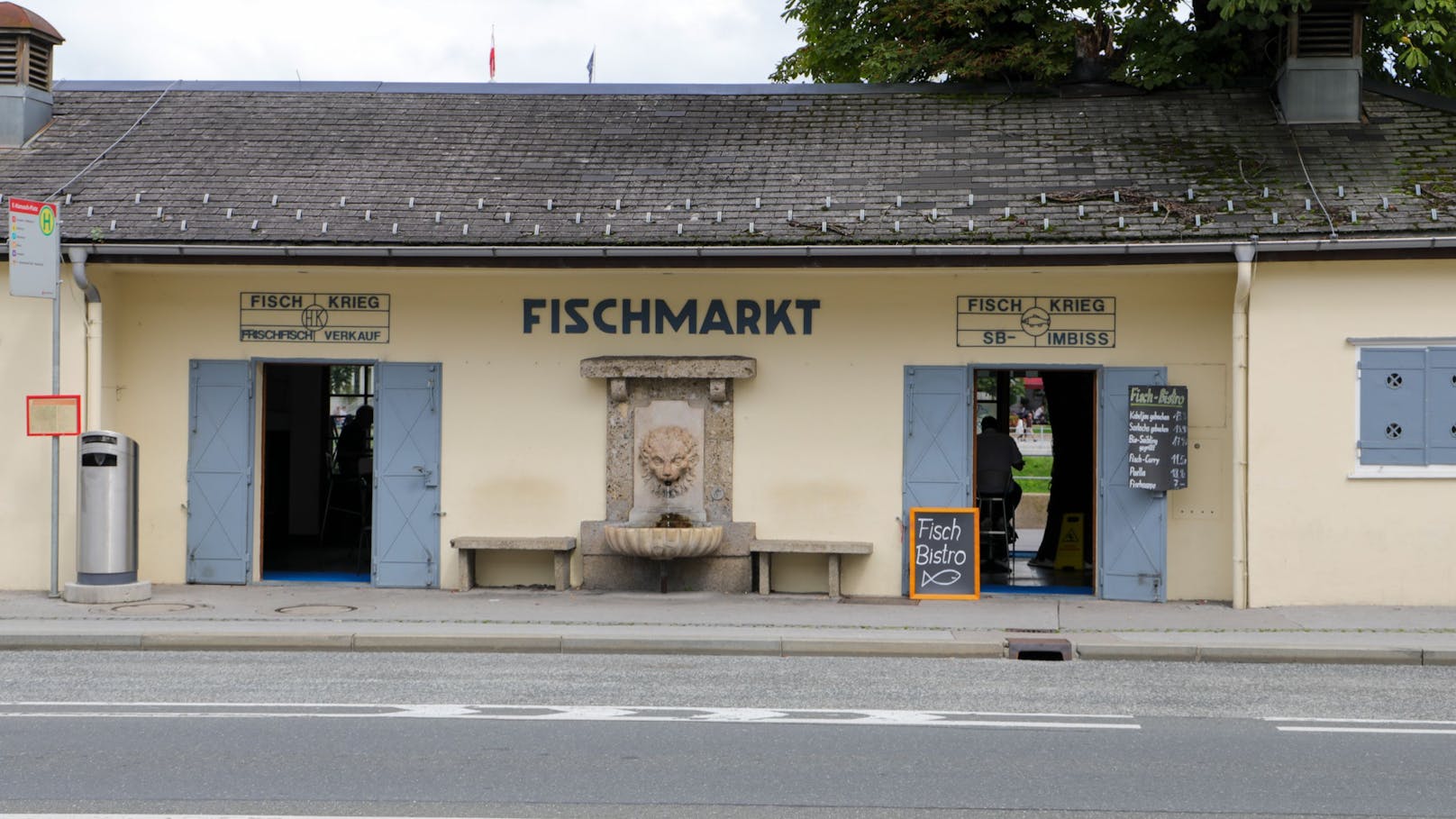 Fisch-Krieg blickt auf eine beinahe hundertjährige Geschichte in der Salzburger Altstadt zurück.