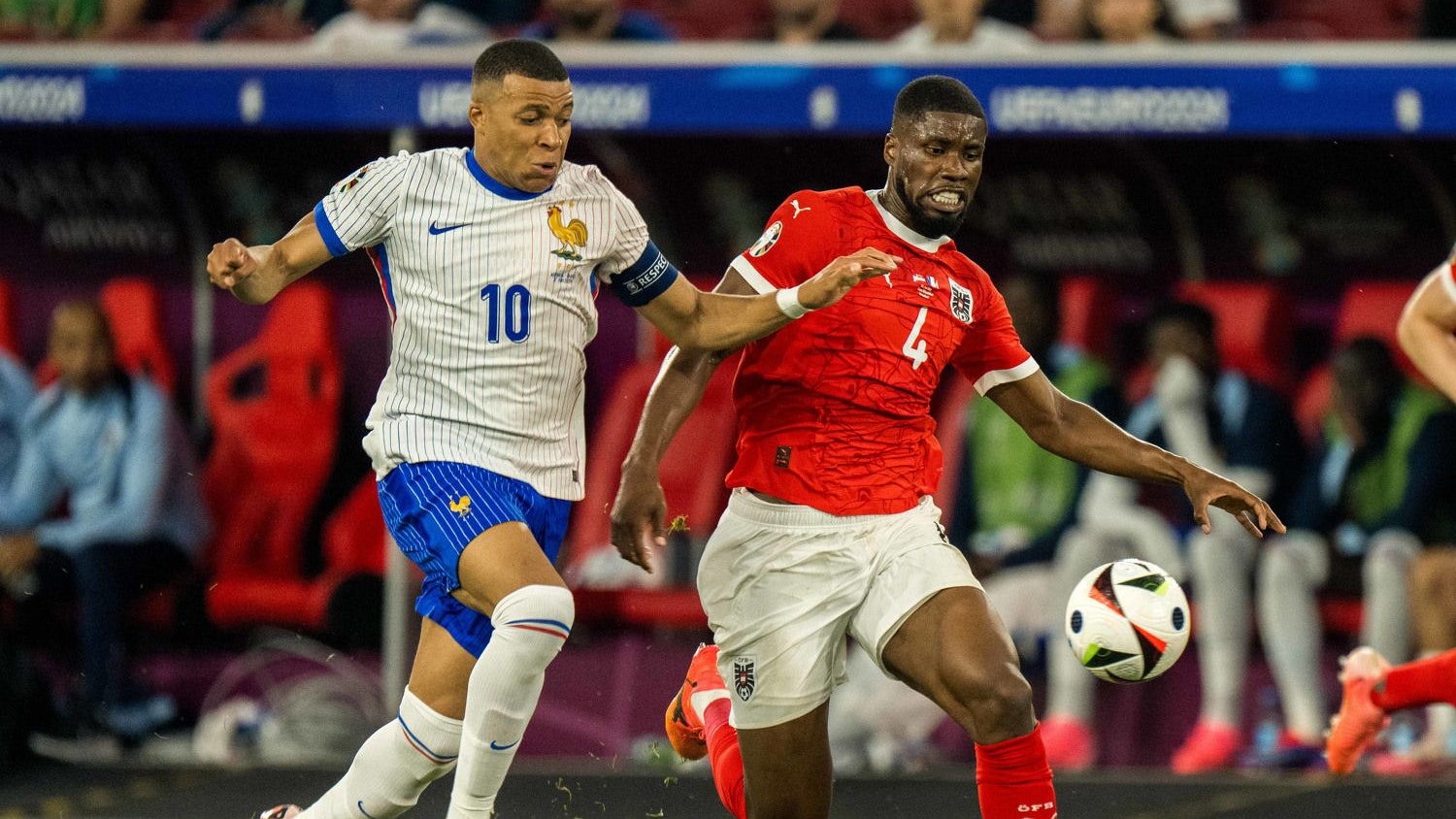 Kevin Danso im Sprint-Duell gegen Superstar Kylian Mbappe