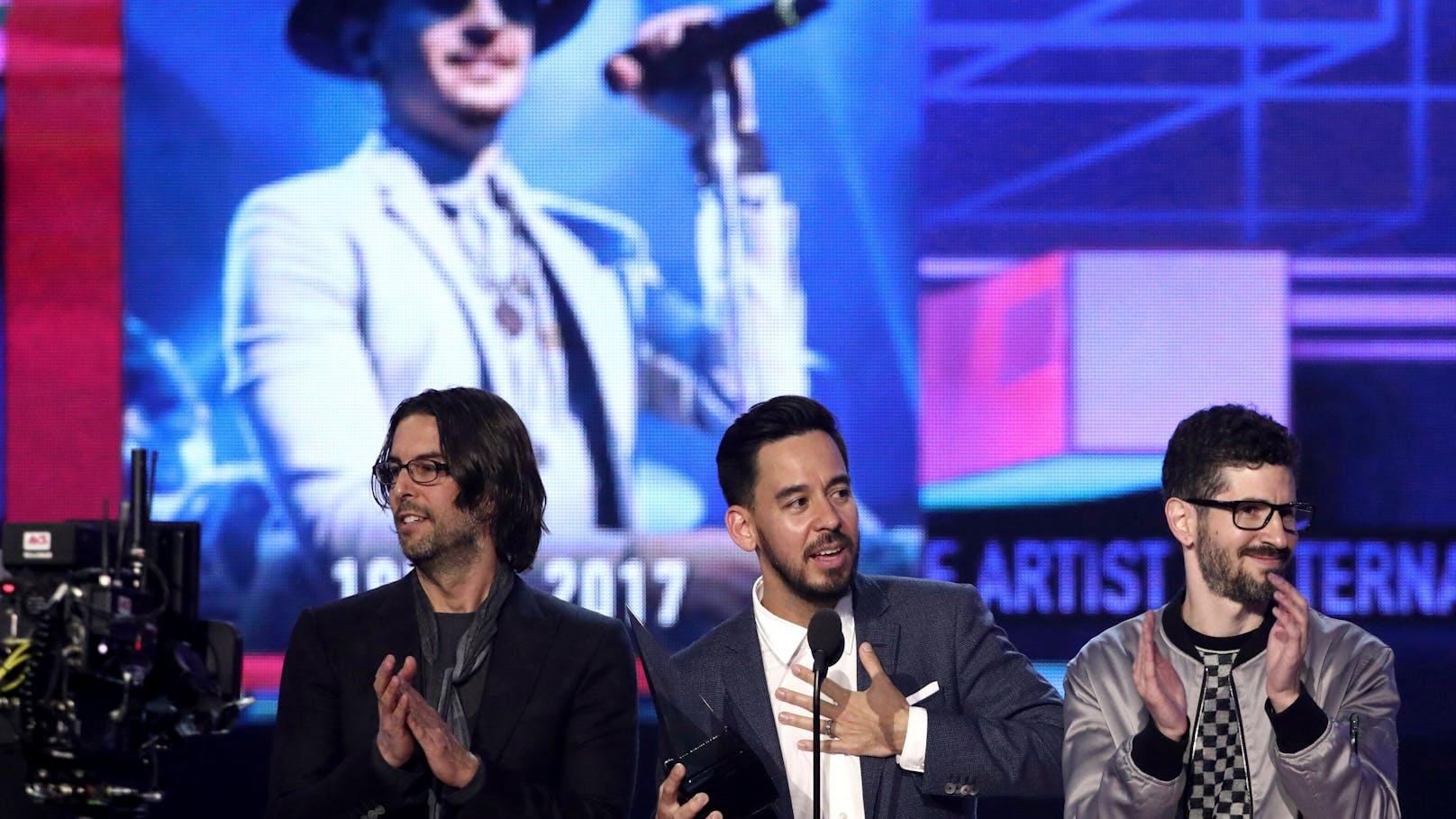 Rob Bourdon, Mike Shinoda und Brad Delson von Linkin Park werden bei den American Music Awards ausgezeichnet.