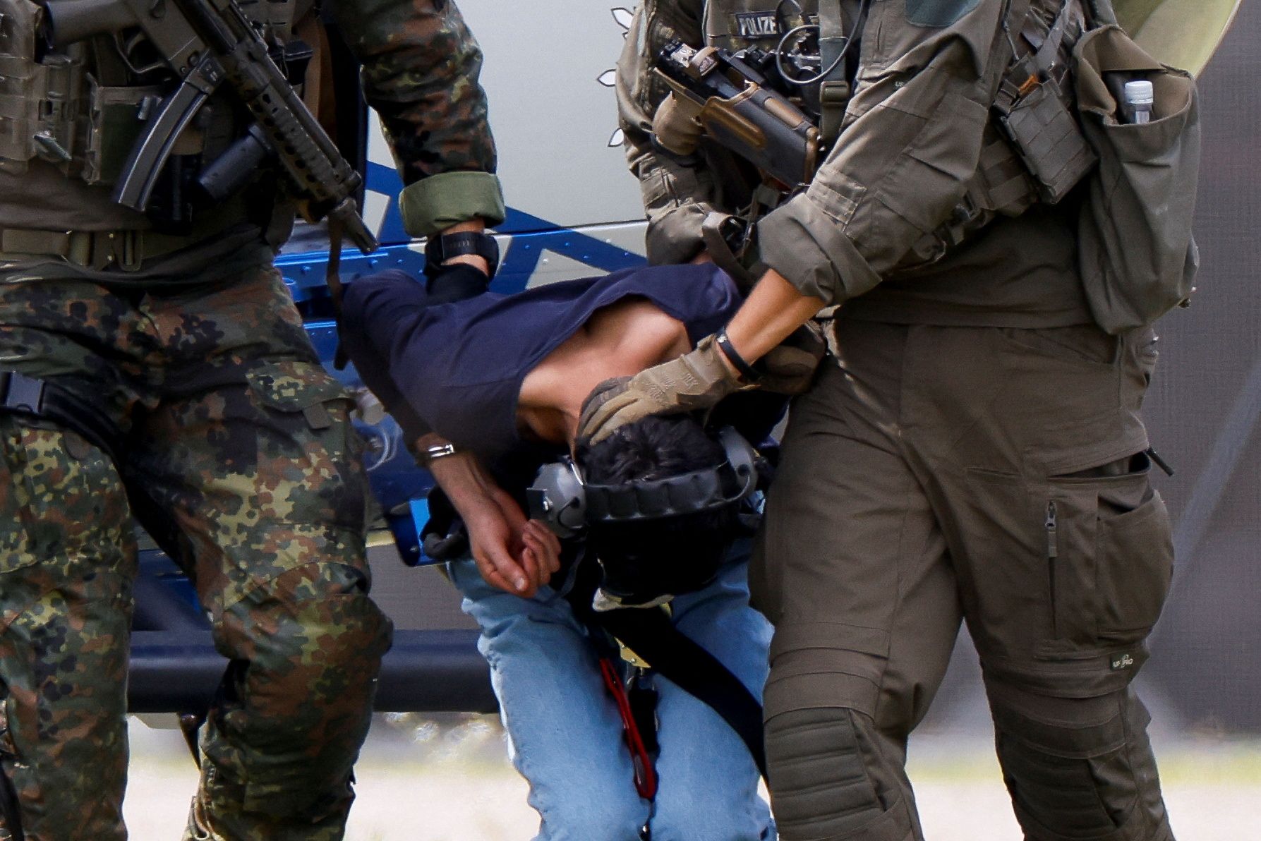 Ein abgelehnter Asylbewerber tötete in Solingen drei Menschen und verletzte acht weitere schwer.