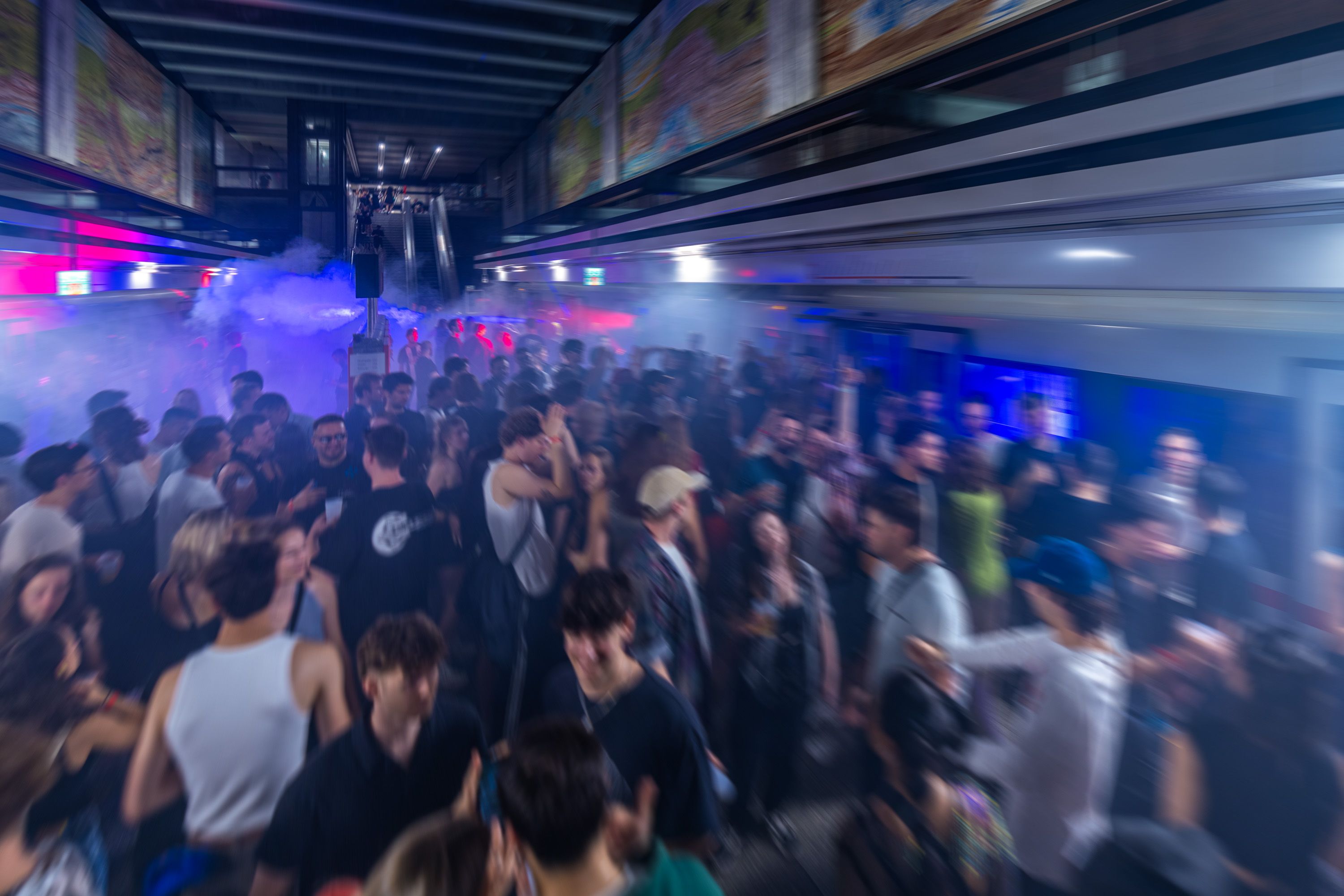 Techno Rave in der Station Volkstheater