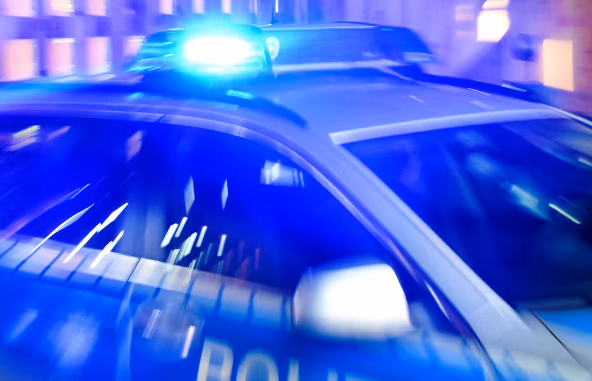 Ein 26-Jähriger wurde in Moers von der Polizei erschossen, als er sich den Beamten mit zwei Messern in der Hand näherte.