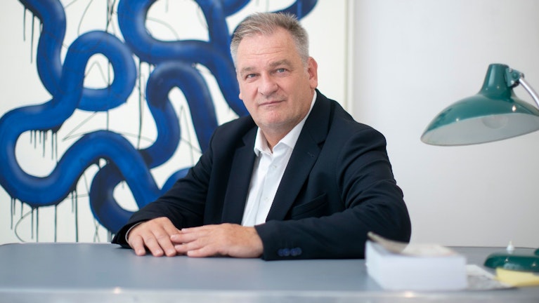Christian Klar ist Direktor einer Brennpunkt-Mittelschule in Wien. Er hat regelmäßig mit gewalttätigen Schülern zu tun. Was er von Sicherheitsschleusen hält, welche Rollen Eltern und soziale Medien spielen, welche Lehren wir aus dem Grazer Amoklauf ziehen sollten.
