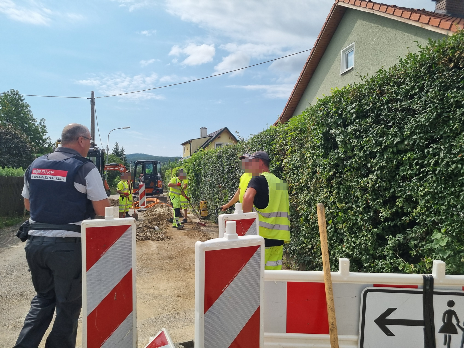 Die Finanzpolizei hat rasch darauf reagiert, dass Kriminelle von der Breitband-Förderung profitieren wollen und erste erfolgreiche Kontrollen durchgeführt, um illegalen Praktiken einen Riegel vorzuschieben.