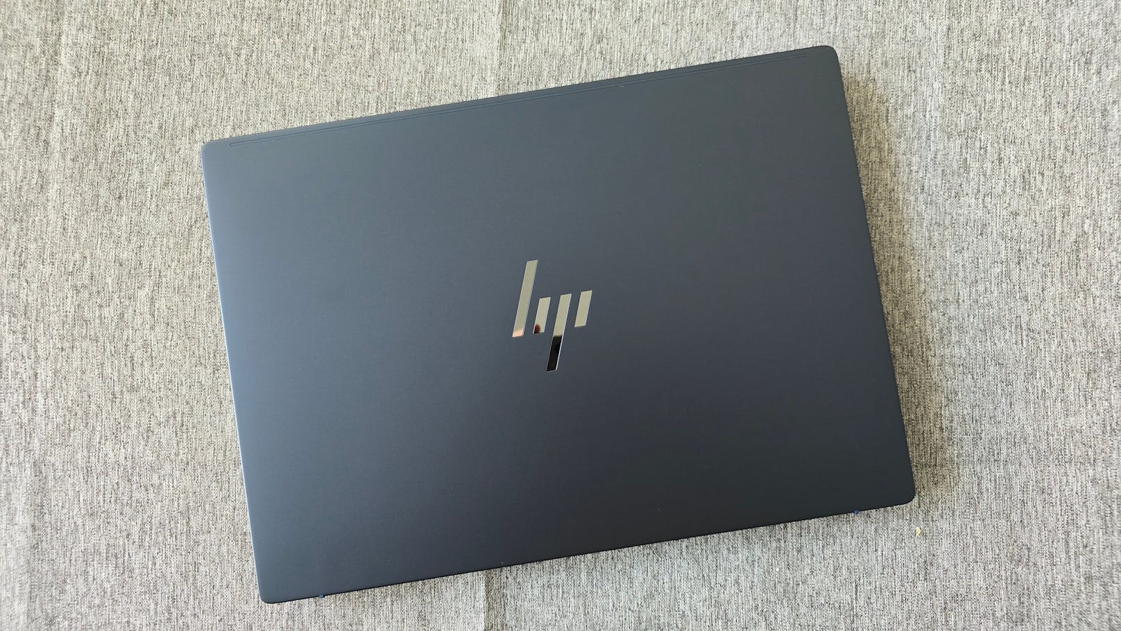 Das HP EliteBook Ultra 14 G1q ist ein leistungsstarkes und vielseitiges Business-Notebook, das sich durch seine hervorragende Verarbeitung,...