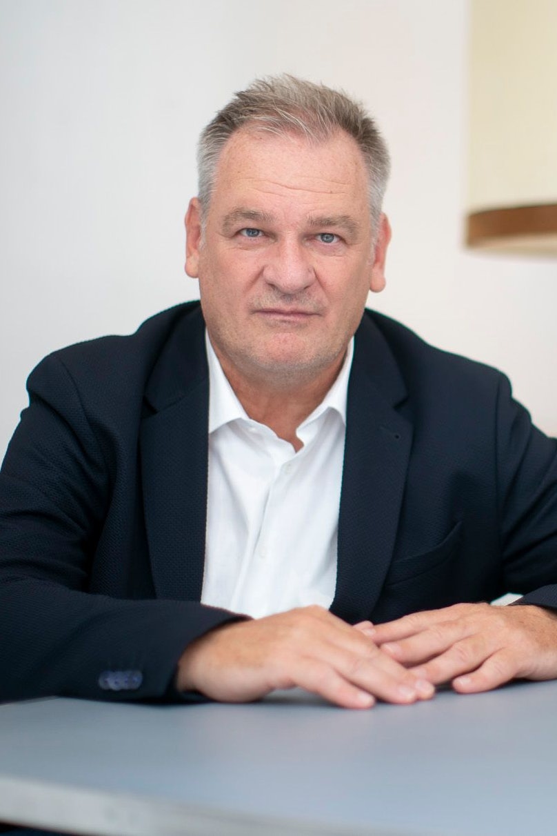 Christian Klar ist Direktor an einer Wiener "Brennpunktschule". In seinem neuen Buch listet er auf, was sich an unseren Schulen alles ändern muss