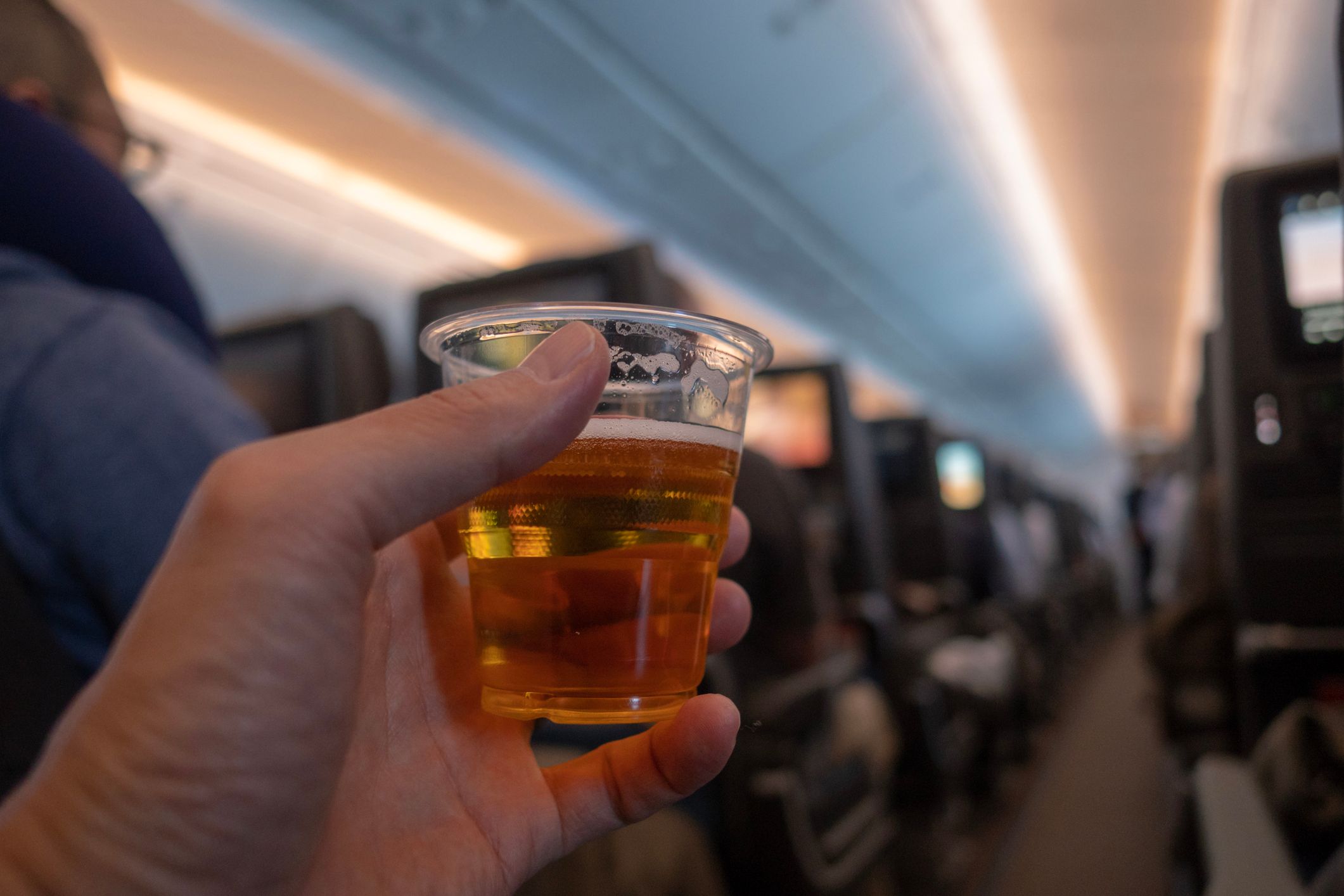 Ryanair will ein Alkohol-Limit für Fluggäste einführen. (Symbolbild)