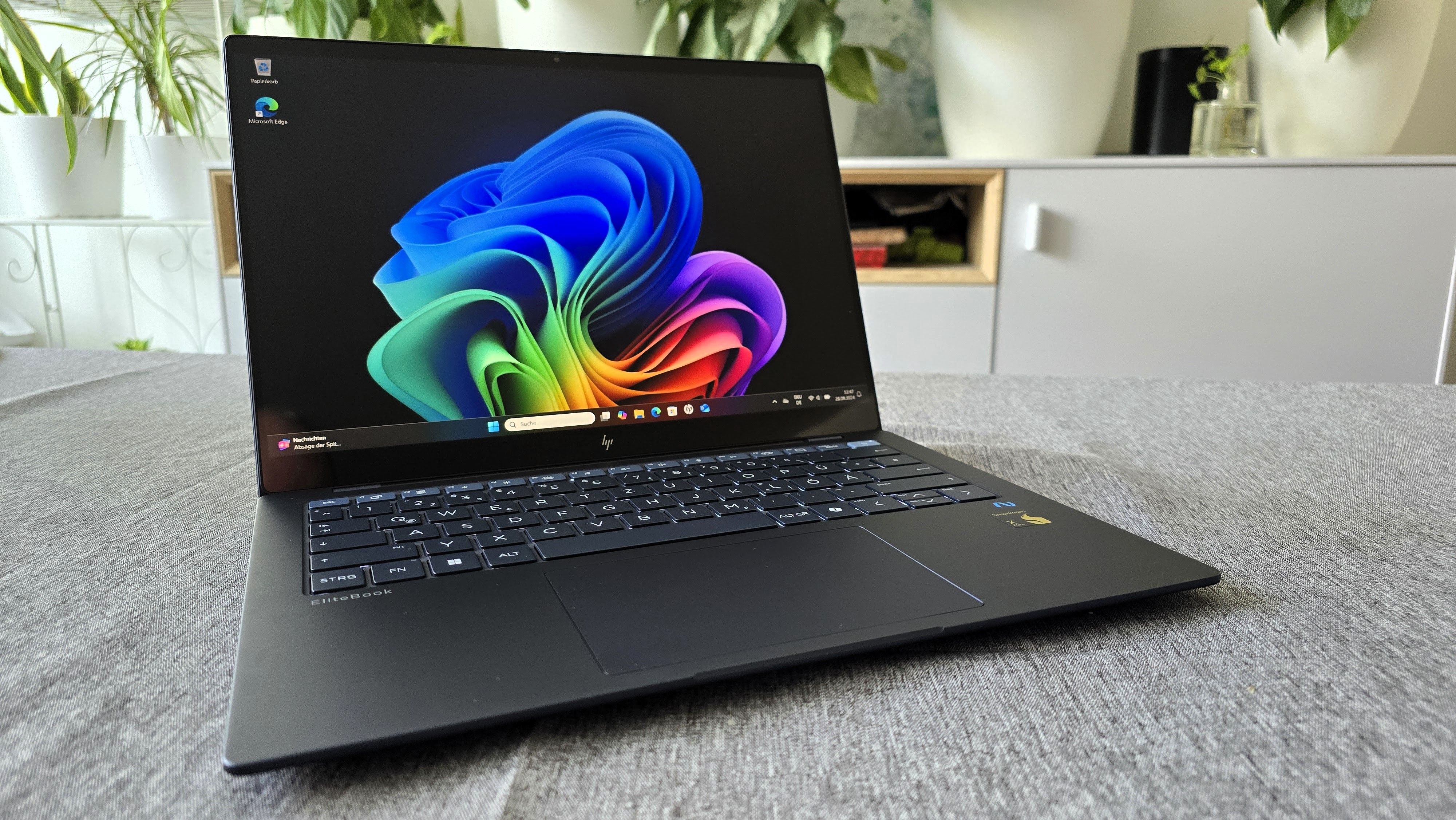 Das HP EliteBook Ultra 14 G1q im Test – der Laptop punktet mit KI-Einsatz, Akkulaufzeit und Verarbeitung.