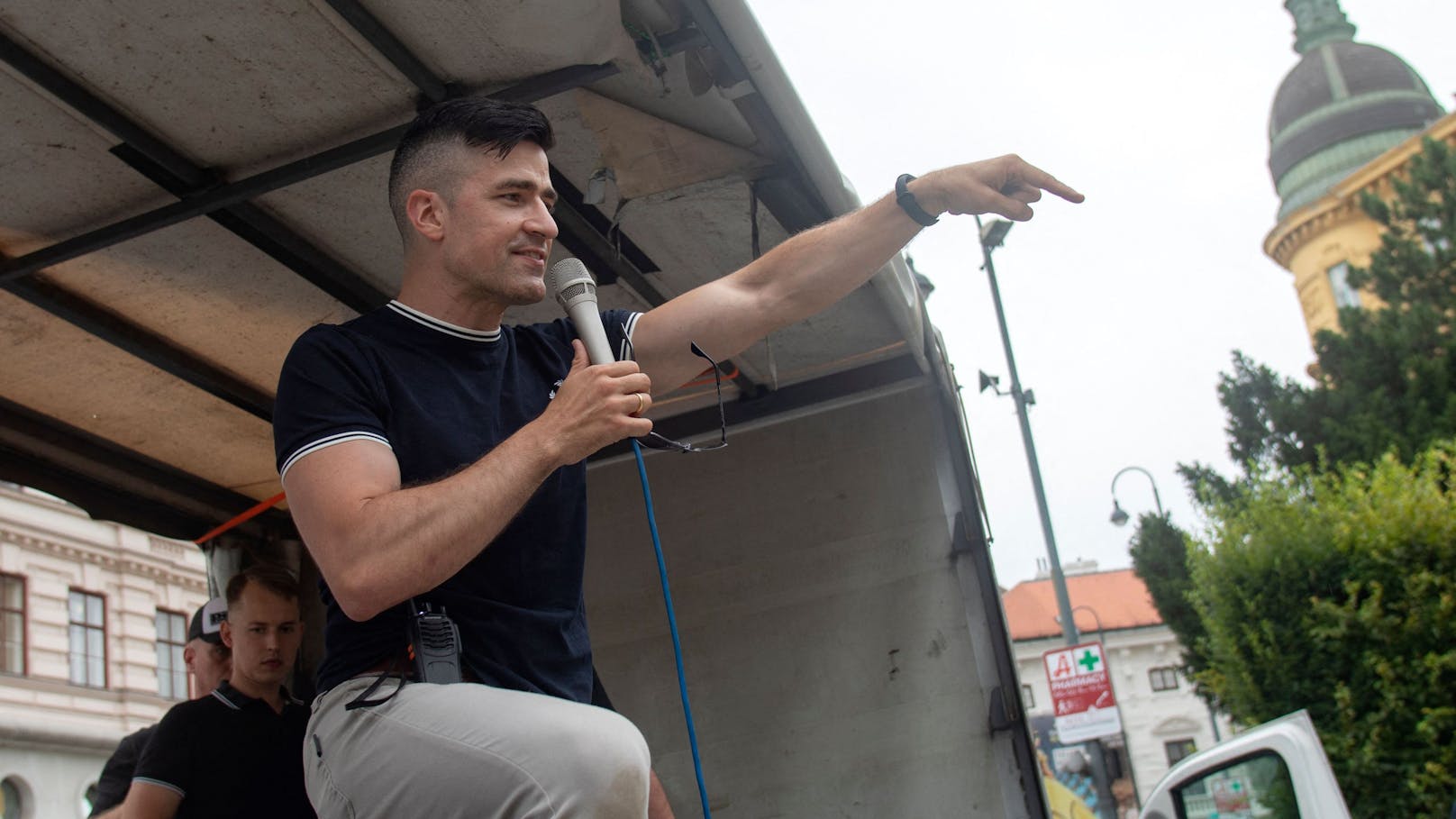 Martin Sellner ist das Mastermind hinter der Identitären Bewegung Österreich. Hier im Rahmen der Wien-Demo am 20. Juli 2024.