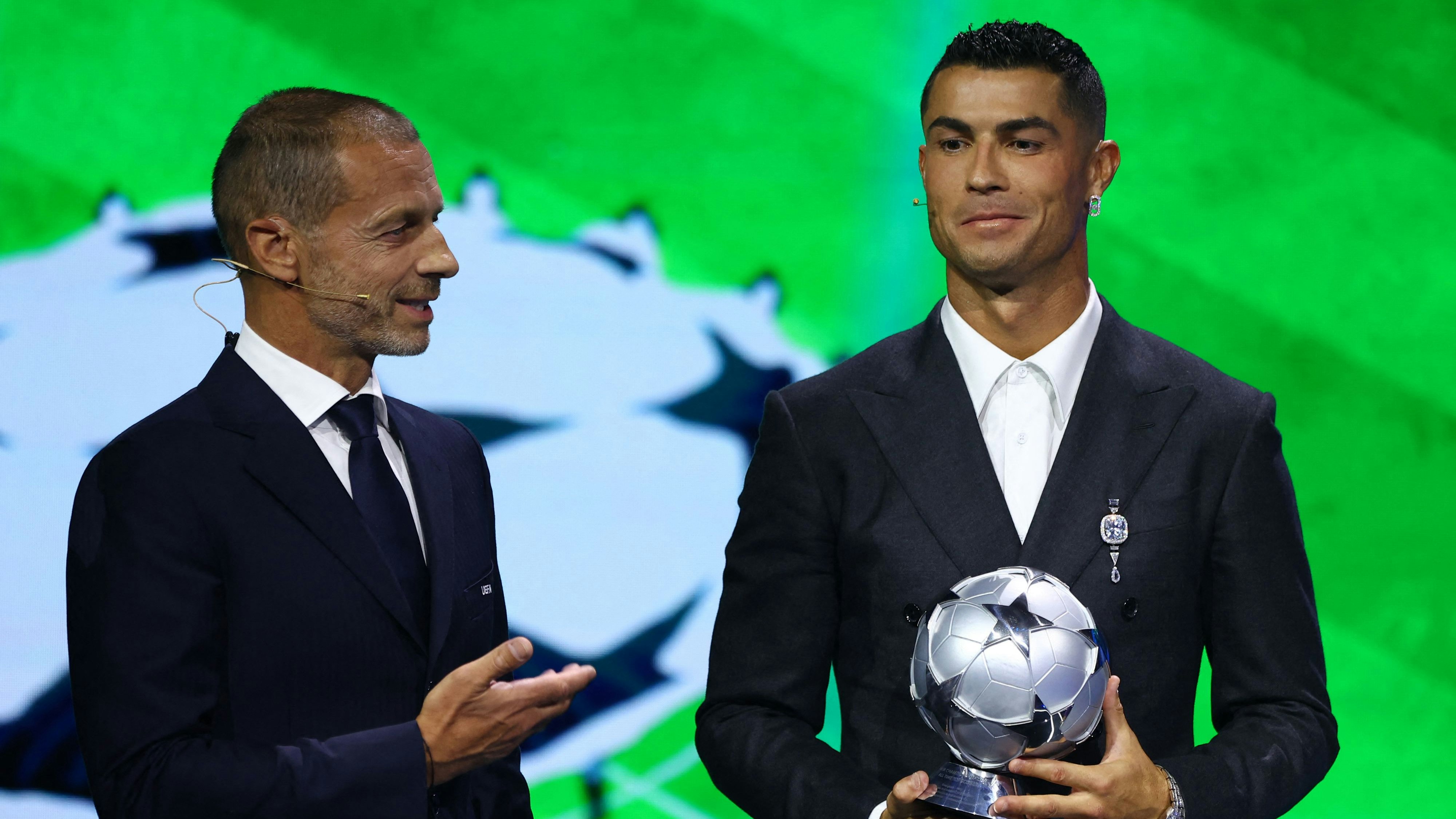 Cristiano Ronaldo bei der Champions-League-Auslosung in Monaco neben Boss Aleksander Ceferin.