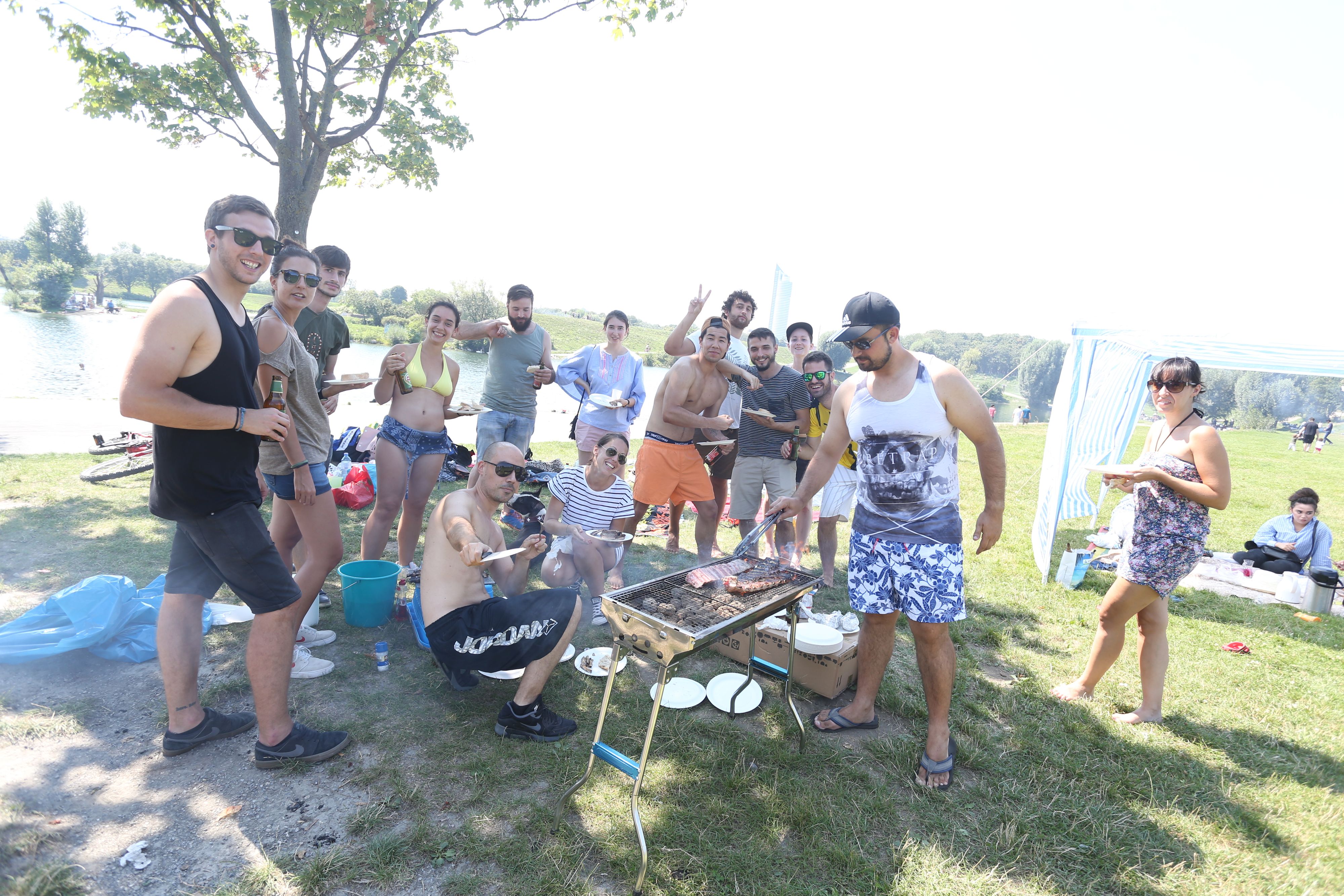 Die anhaltende Hitze macht dem Grillspaß auf der Donauinsel einen Strich durch die Rechnung.