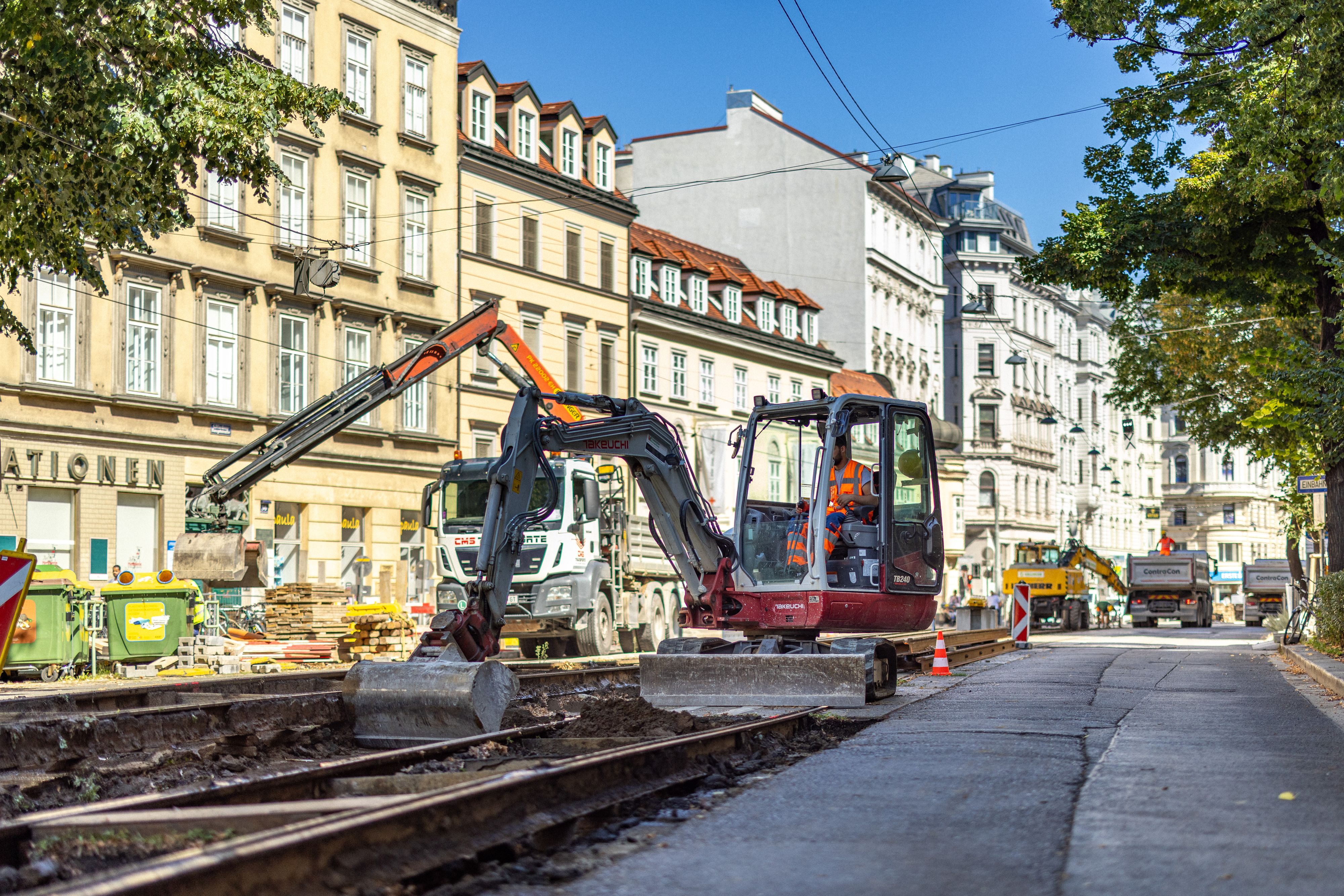 Die Baustelle auf der Wiedner Hauptstraße dauert länger als gedacht.