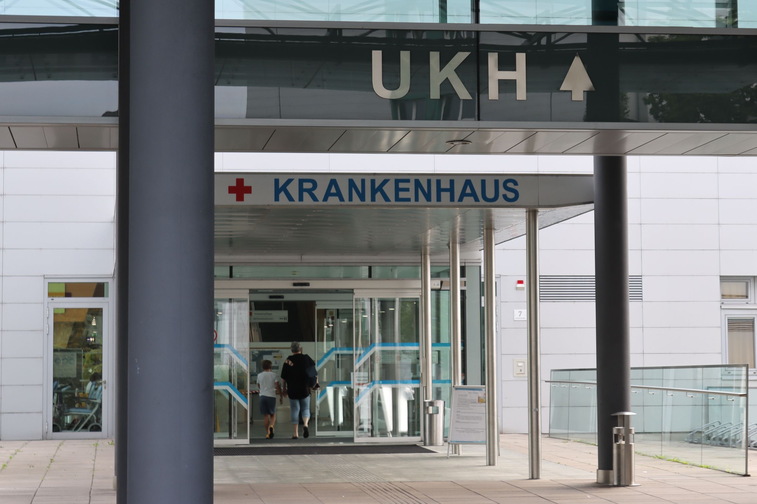 Der Mann wurde ins Linzer UKH eingeliefert, starb an seinen schweren Verletzungen.