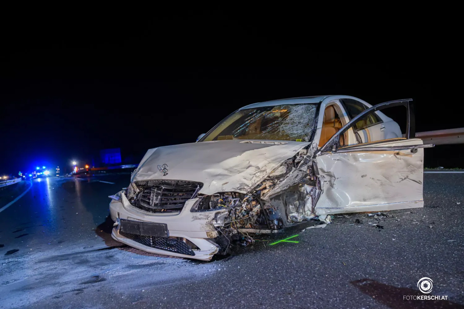 Viel zu tun für die Einsatzkräfte nach dem schweren Unfall im Bezirk Linz-Land.