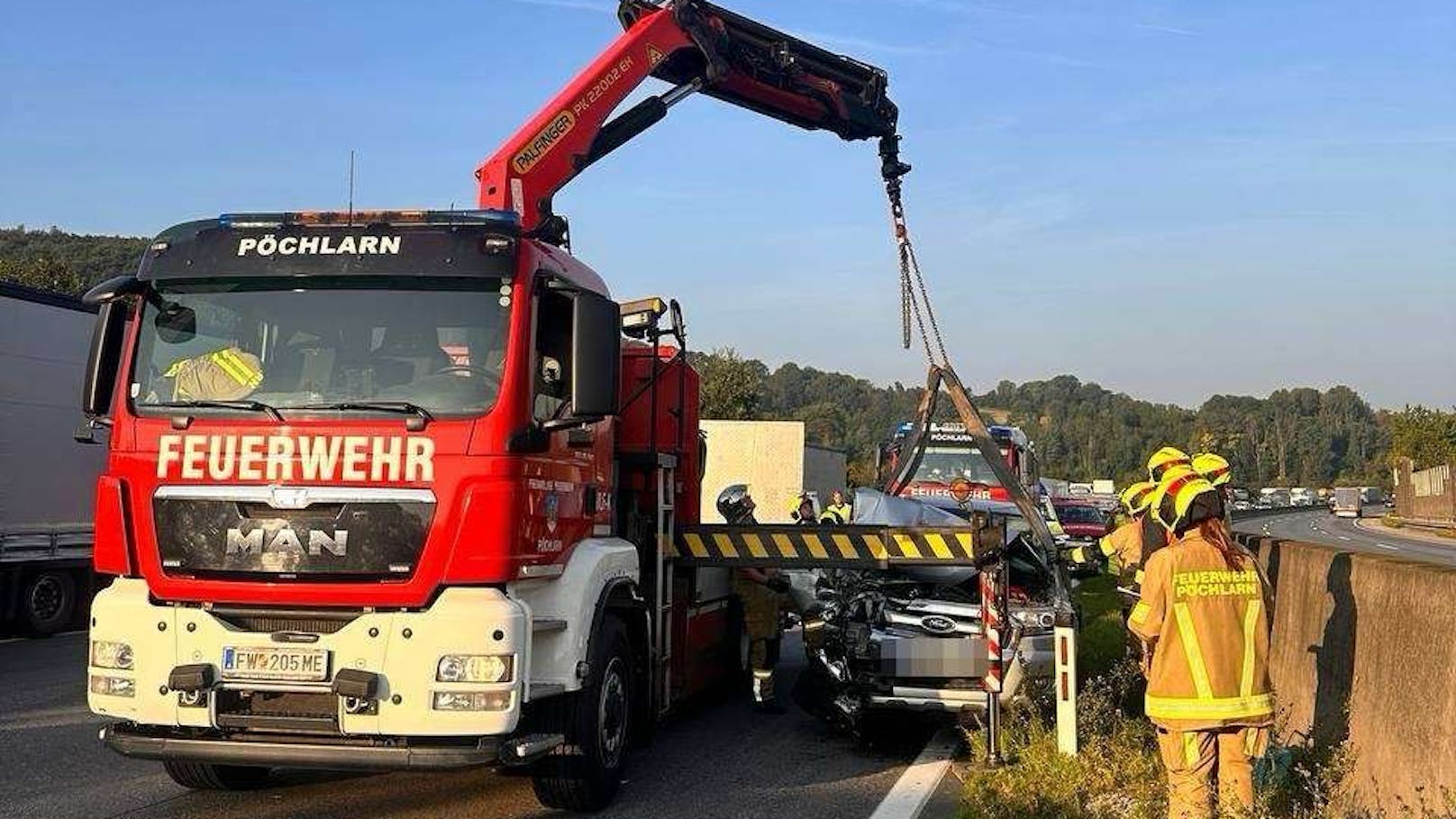 Auf der A1 kam es zwischen Pöchlarn und Melk zu einem Auffahrunfall mit einer verletzten Person