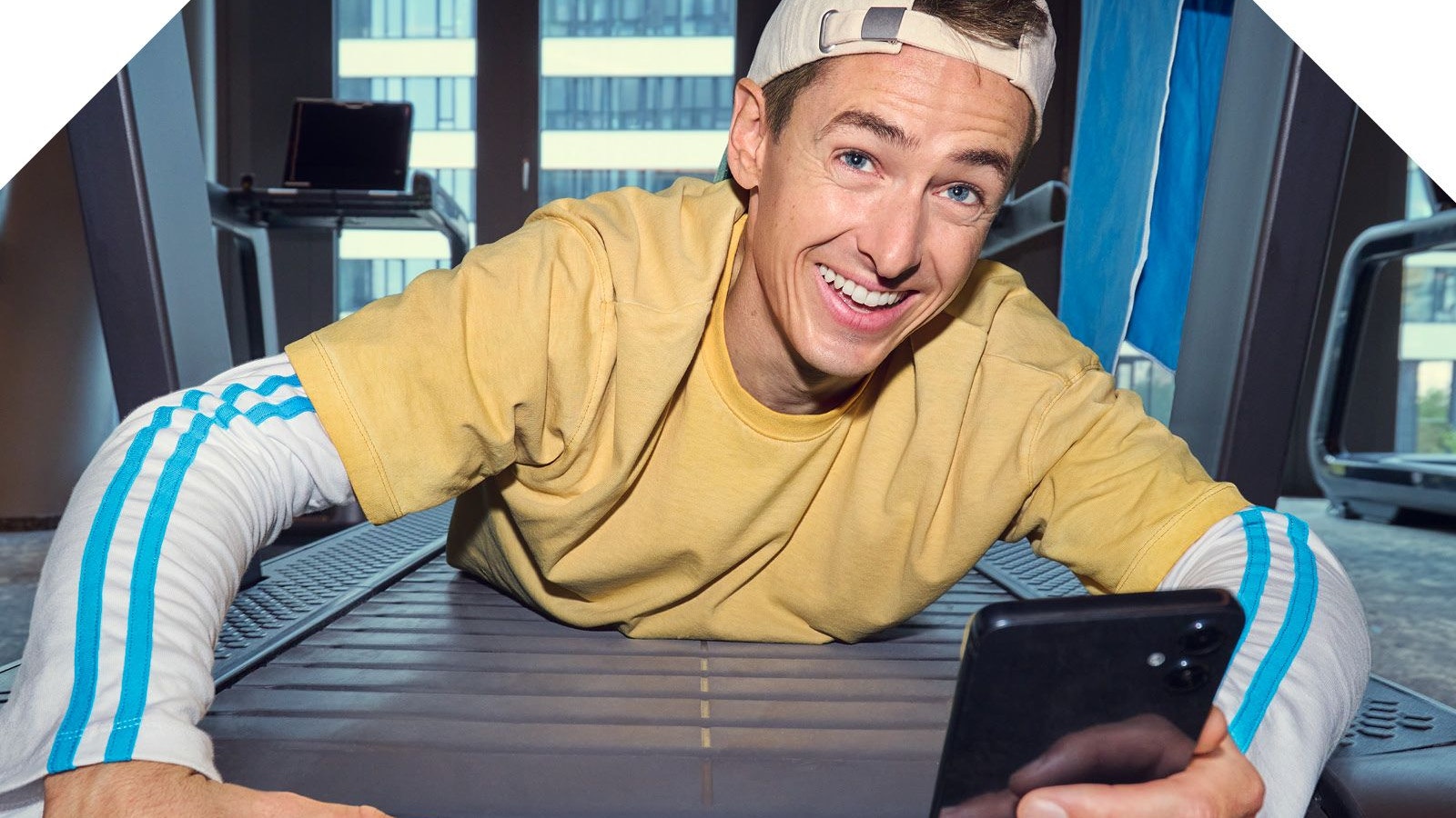 Drei Schulstart Aktion: MyLife Unlimited Tarife mit unbegrenzten 5G Daten für alle bis 27.