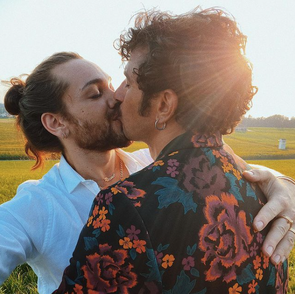 Mit diesem Foto verkündete Simonetti Anfang 2021 seine Beziehung zu Steven. Im August heiratet das Paar auf Mallorca.