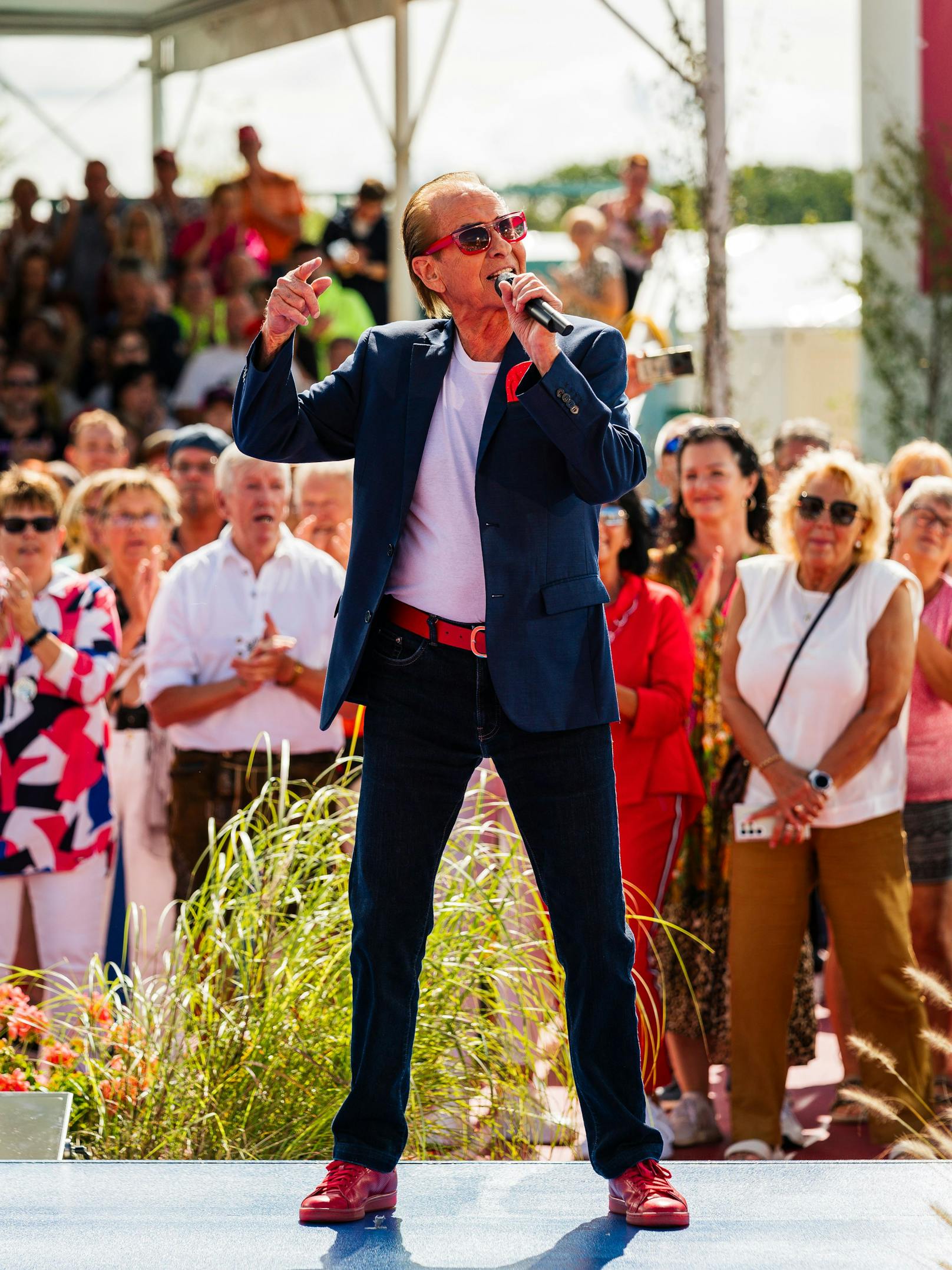 Einen umjubelten Auftritt feierte Schlagerlegende Michael Holm bei "Immer wieder sonntags" – und das mit 81 Jahren!