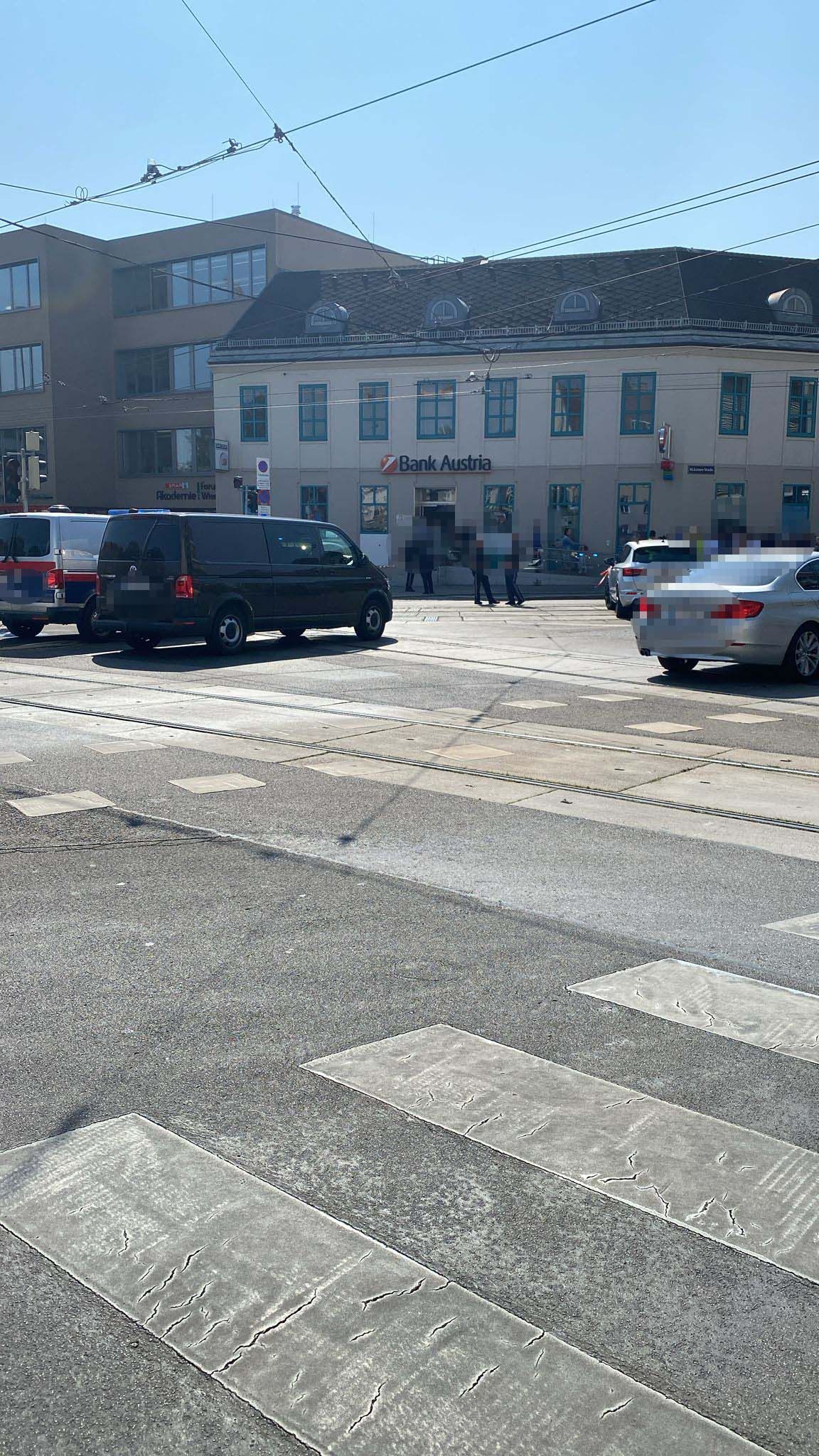 Bomben-Alarm bei Spar-Akademie! Großeinsatz in Wien.