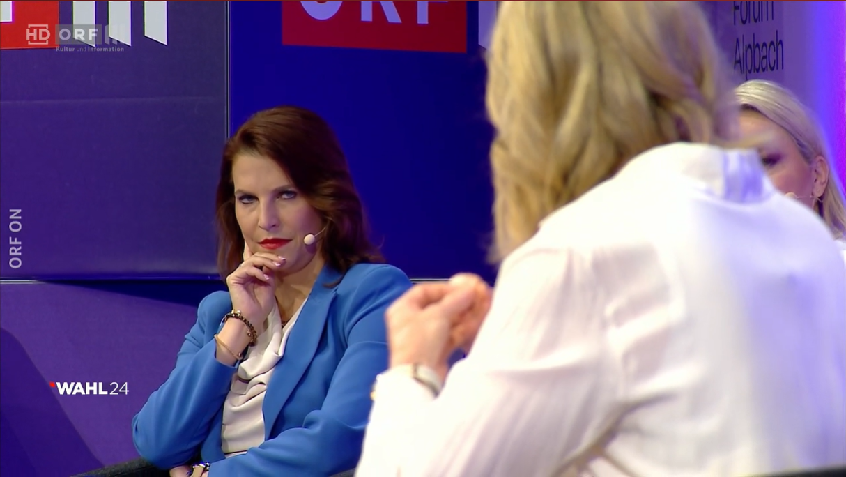 Ließ im Gespräch mit den Parteispitzen aufhorchen: ÖVP-Ministerin Karoline Edtstadler.