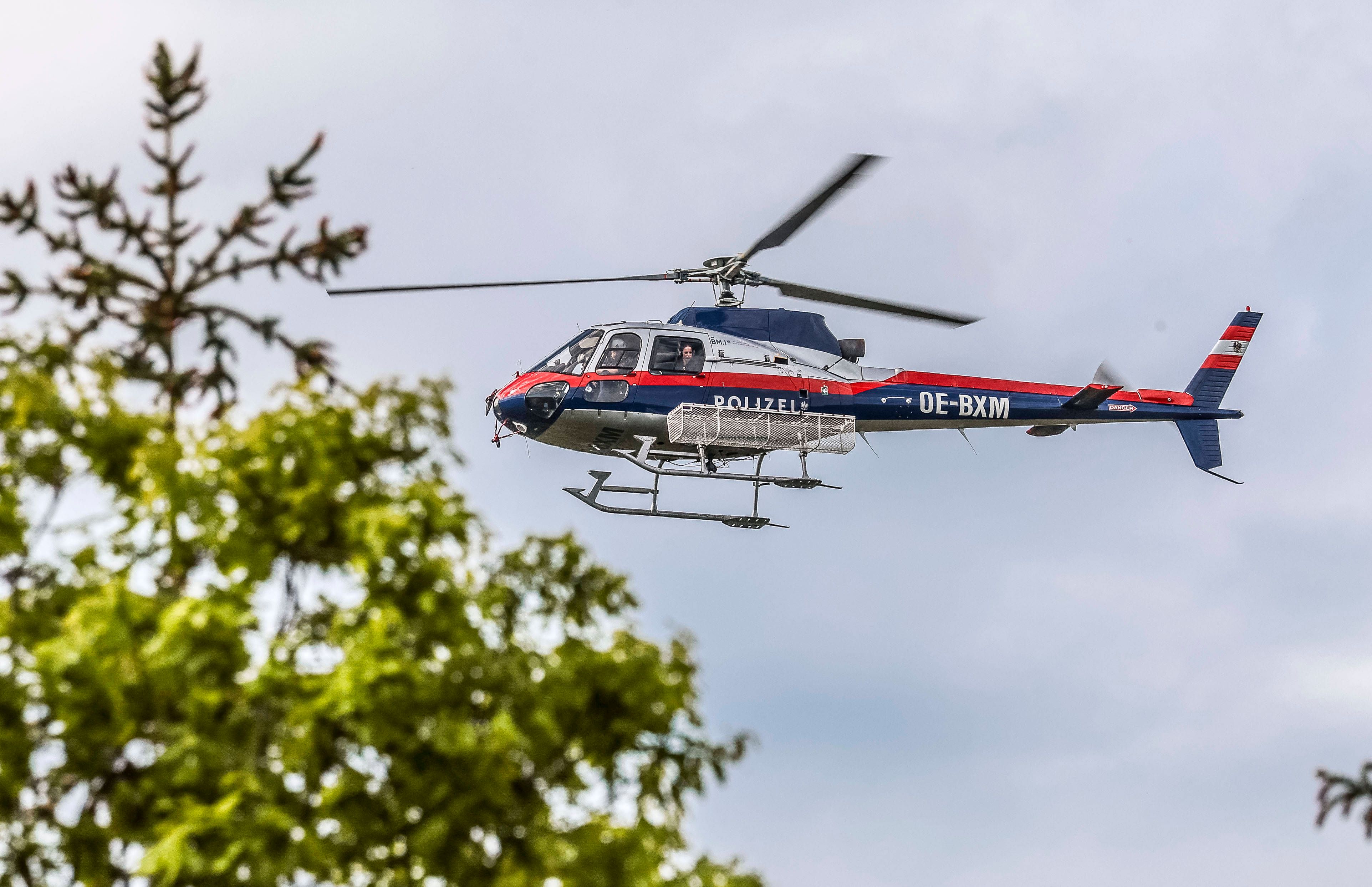Mit dem Polizeihubschrauber 