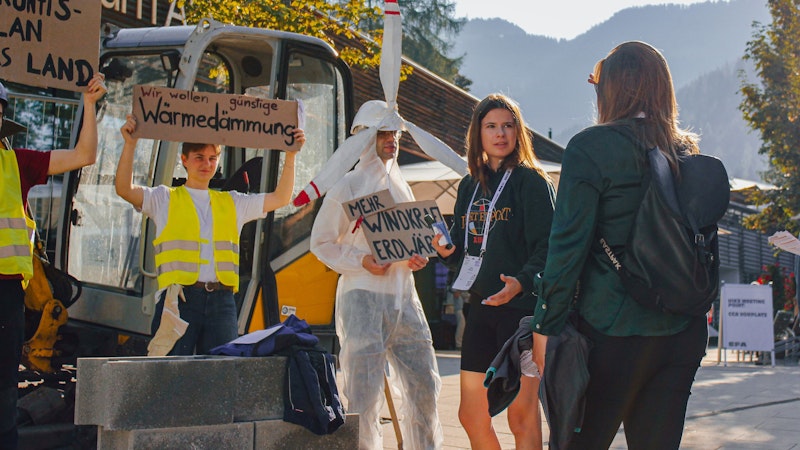 "Offene Baustelle Klimapolitik": Fridays For Future mit Protest beim Forum Alpbach am 30. August 2024.