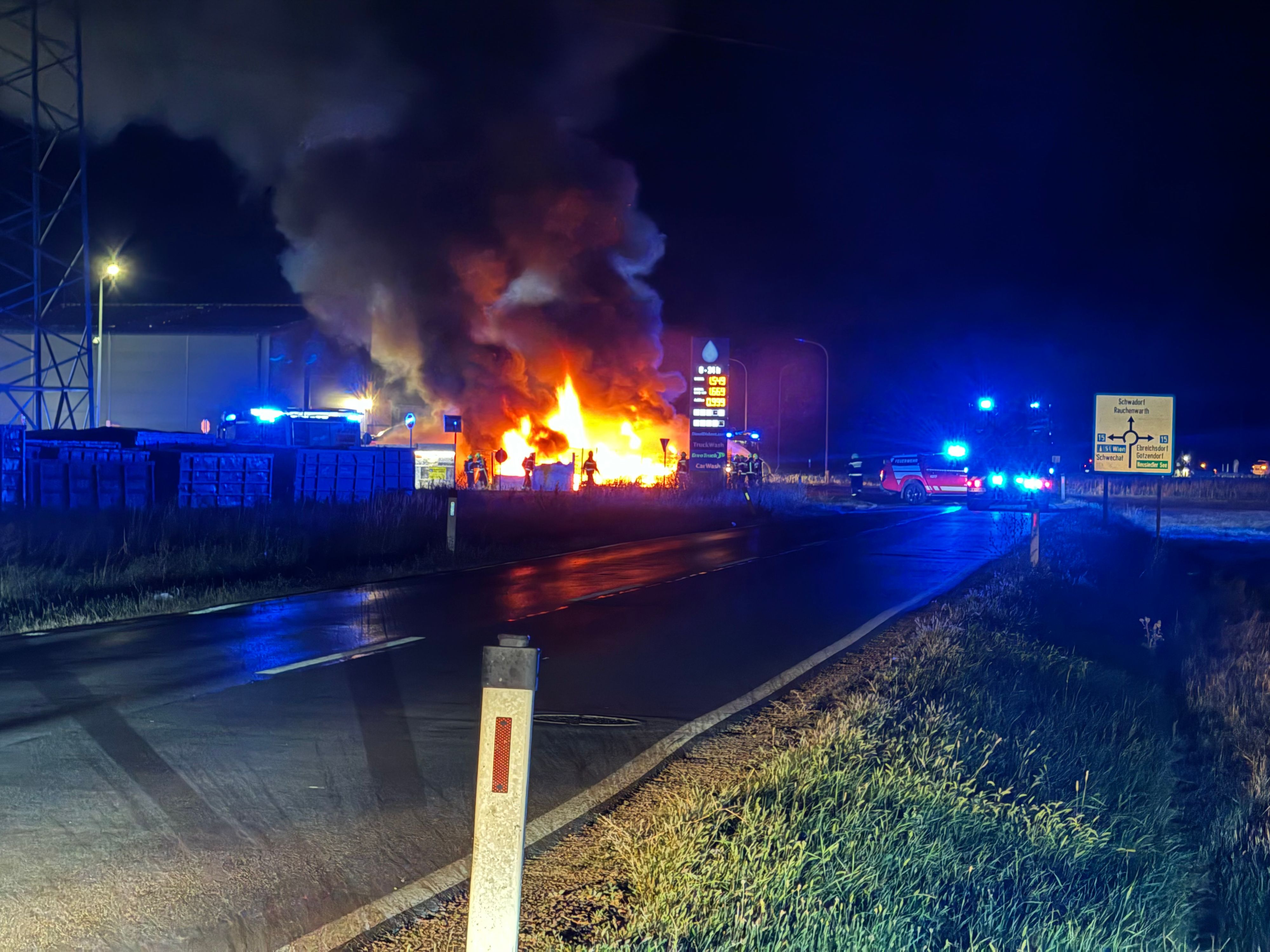 Verheerender Brand in Himberg bei Wien (Niederösterreich).