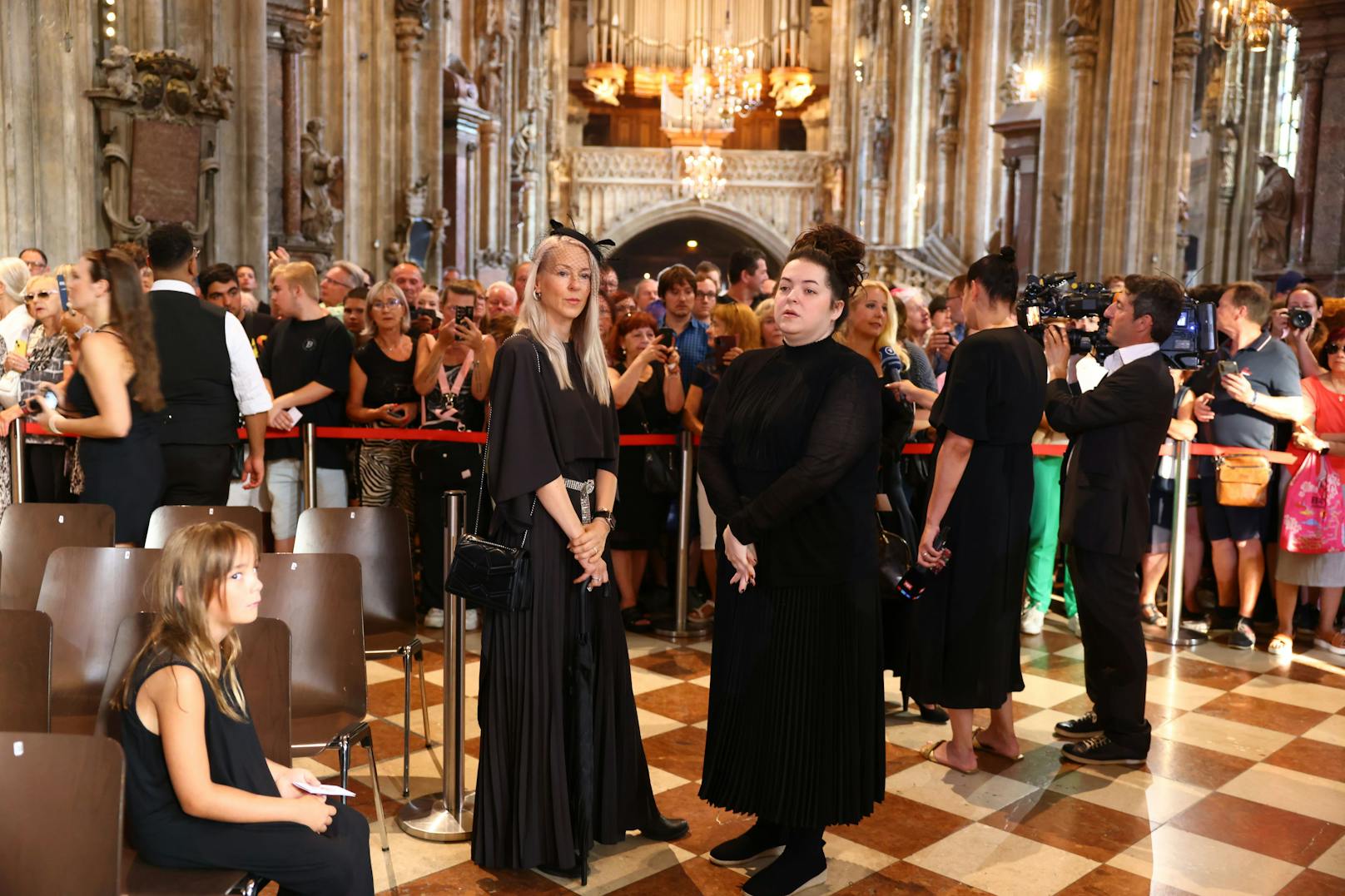 Österreich verabschiedet sich am 31. August 2024 von Baumeister Richard "Mörtel" Lugner. Die Anteilnahme ist gewaltig. "Heute" hat alle Fotos der Trauerfeier.