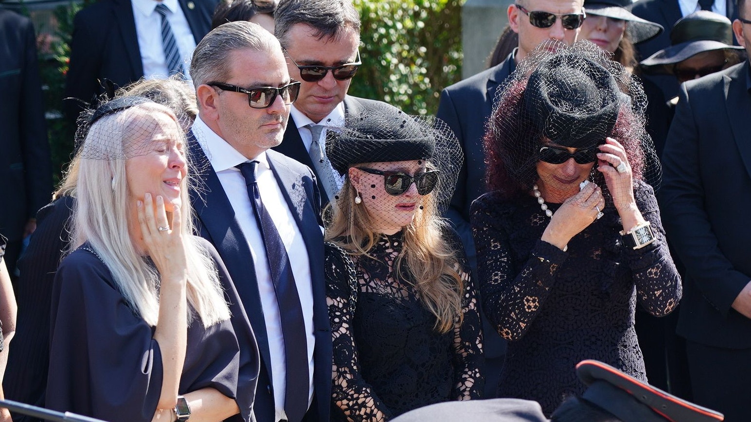 Heute.at - Bittere Tränen! Lugners Abschied bewegt ALLE