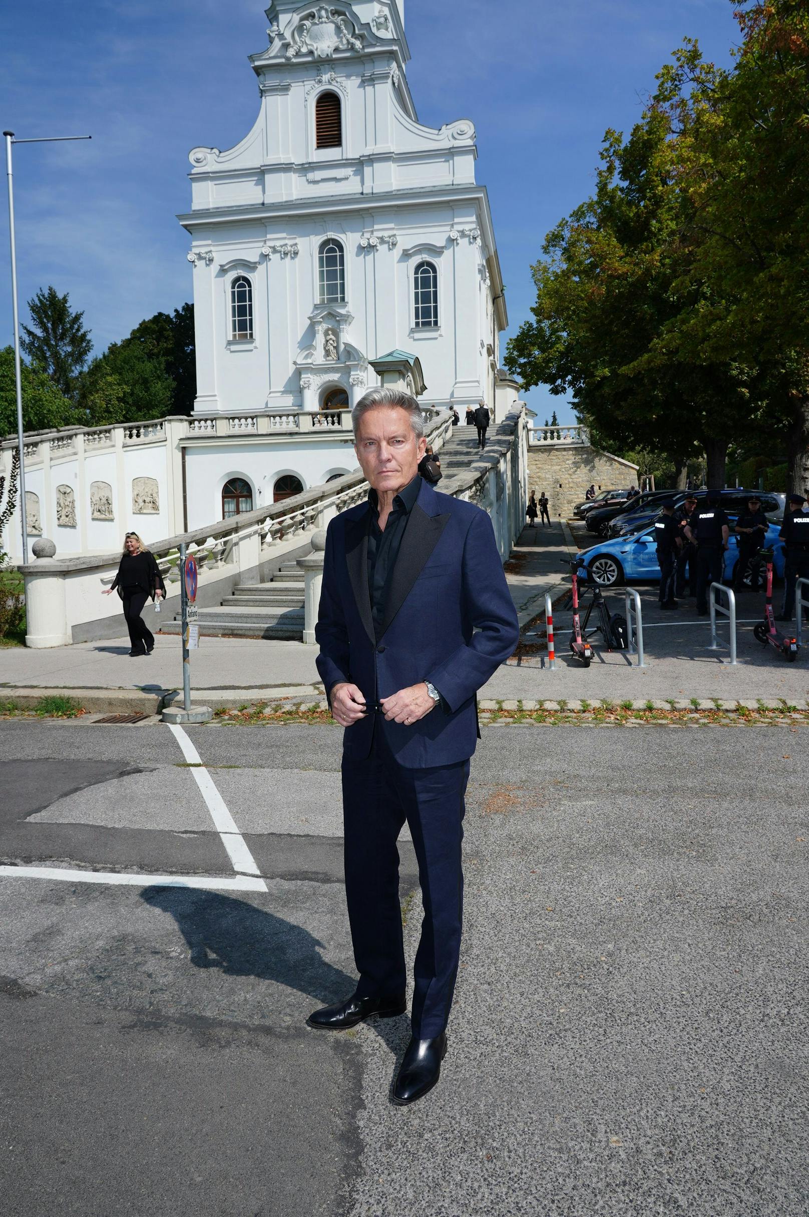 Mörbisch-Intendant Alfons Haider kam zur Trauerfeier im engsten Freundes- und Familienkreis