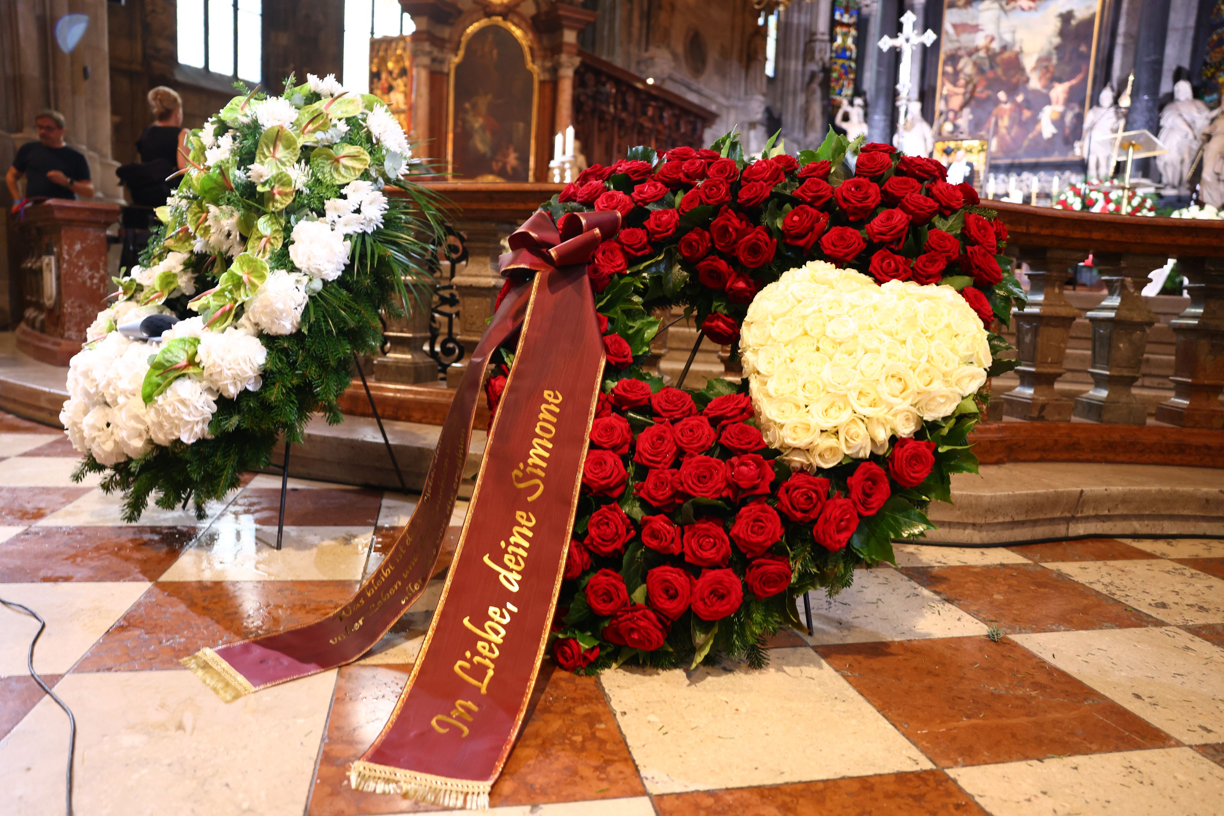 Heute.at - Was bleibt, ist deine Liebe: So trauert Simone Lugner