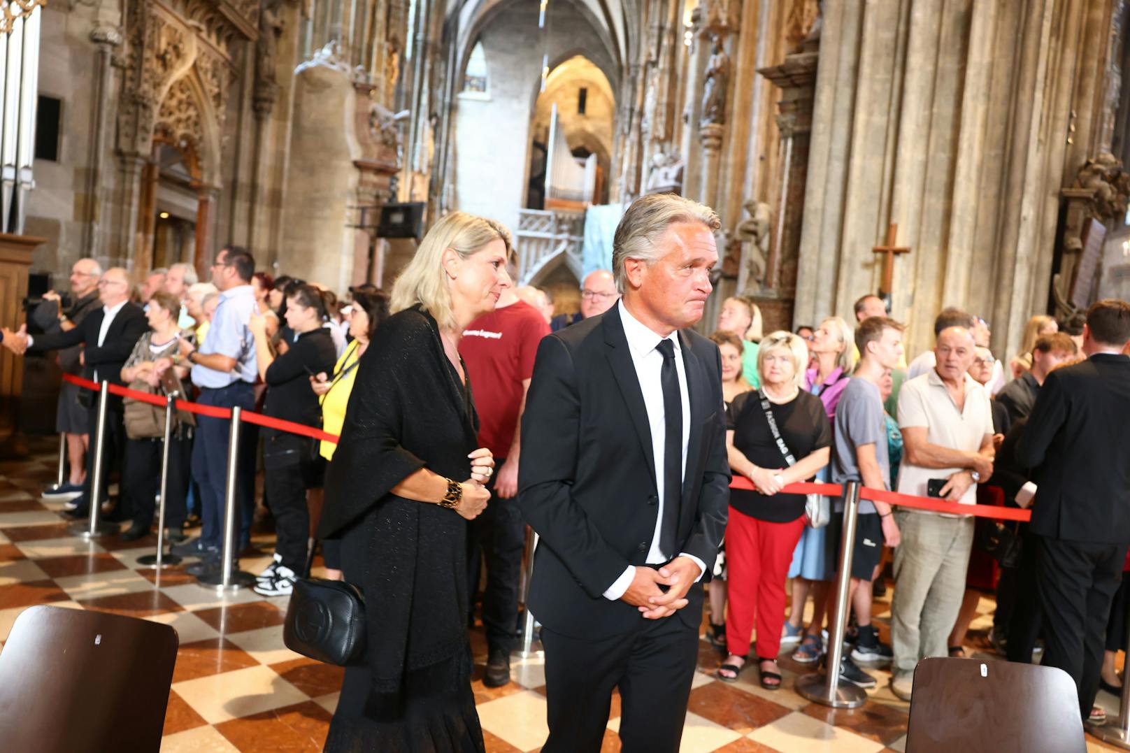 Österreich verabschiedet sich am 31. August 2024 von Baumeister Richard "Mörtel" Lugner. Die Anteilnahme ist gewaltig. "Heute" hat alle Fotos der Trauerfeier.